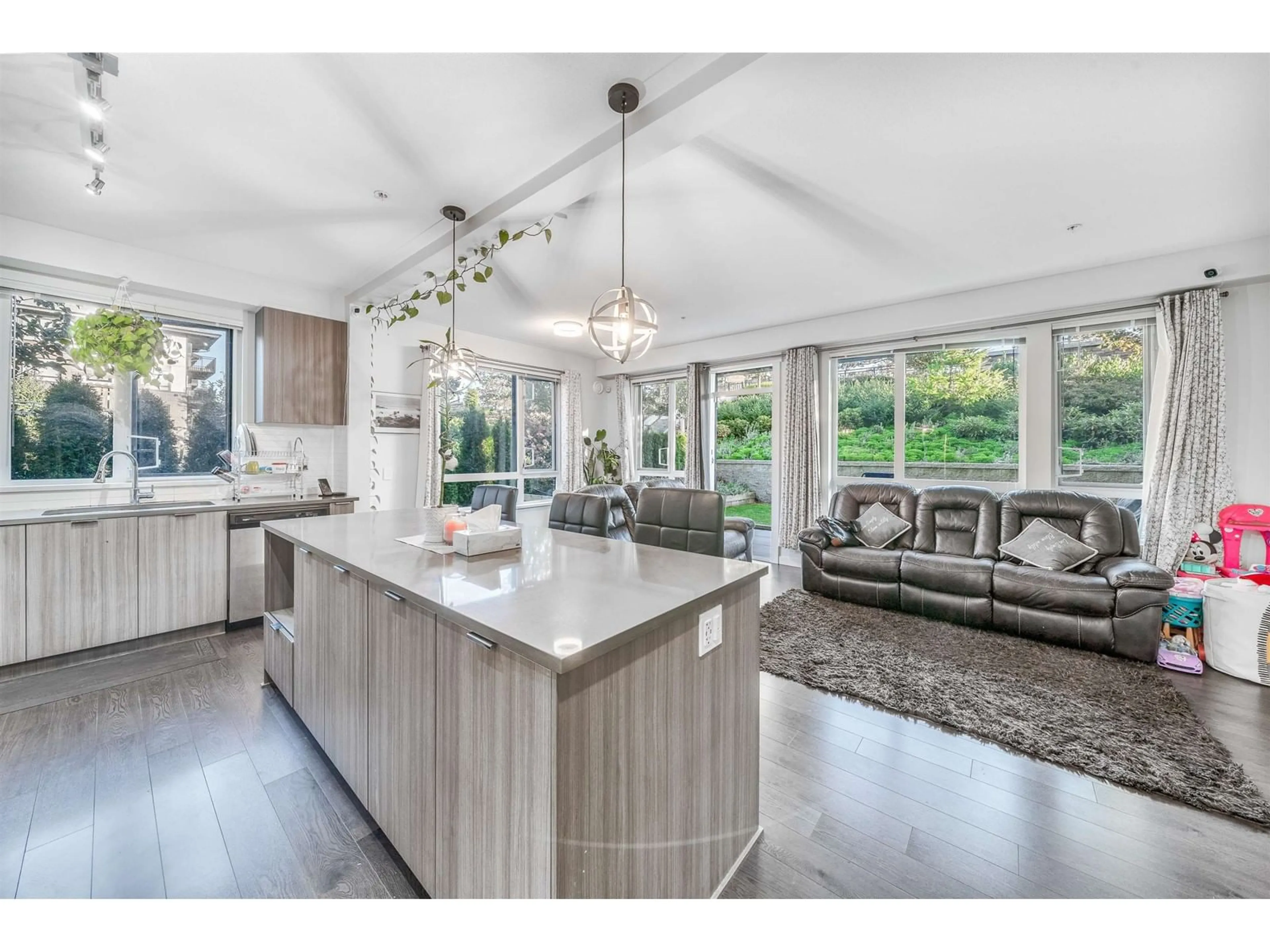 Open concept kitchen for 108 31158 WESTRIDGE PLACE, Abbotsford British Columbia V2T0K5