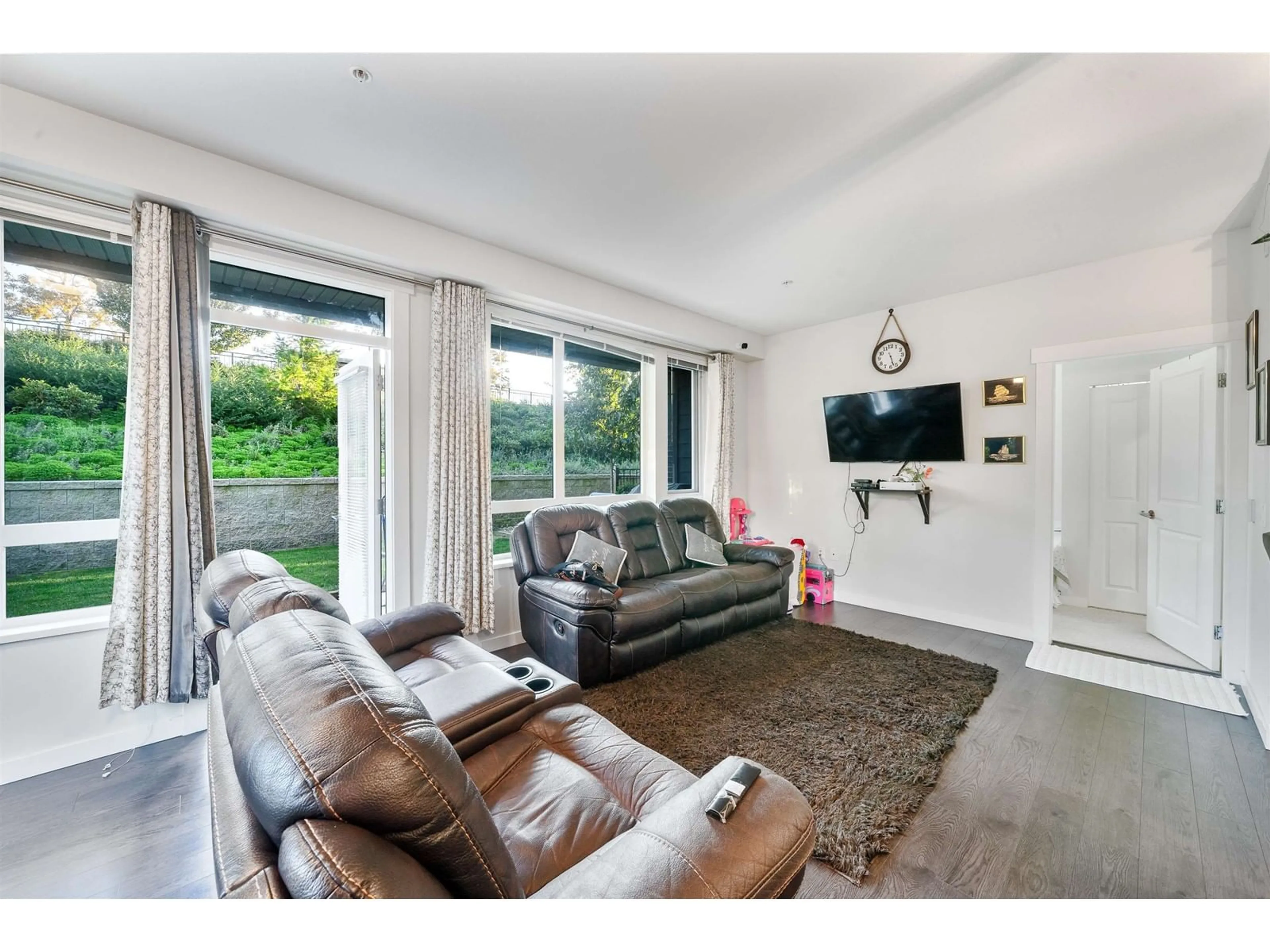 Living room, wood floors for 108 31158 WESTRIDGE PLACE, Abbotsford British Columbia V2T0K5