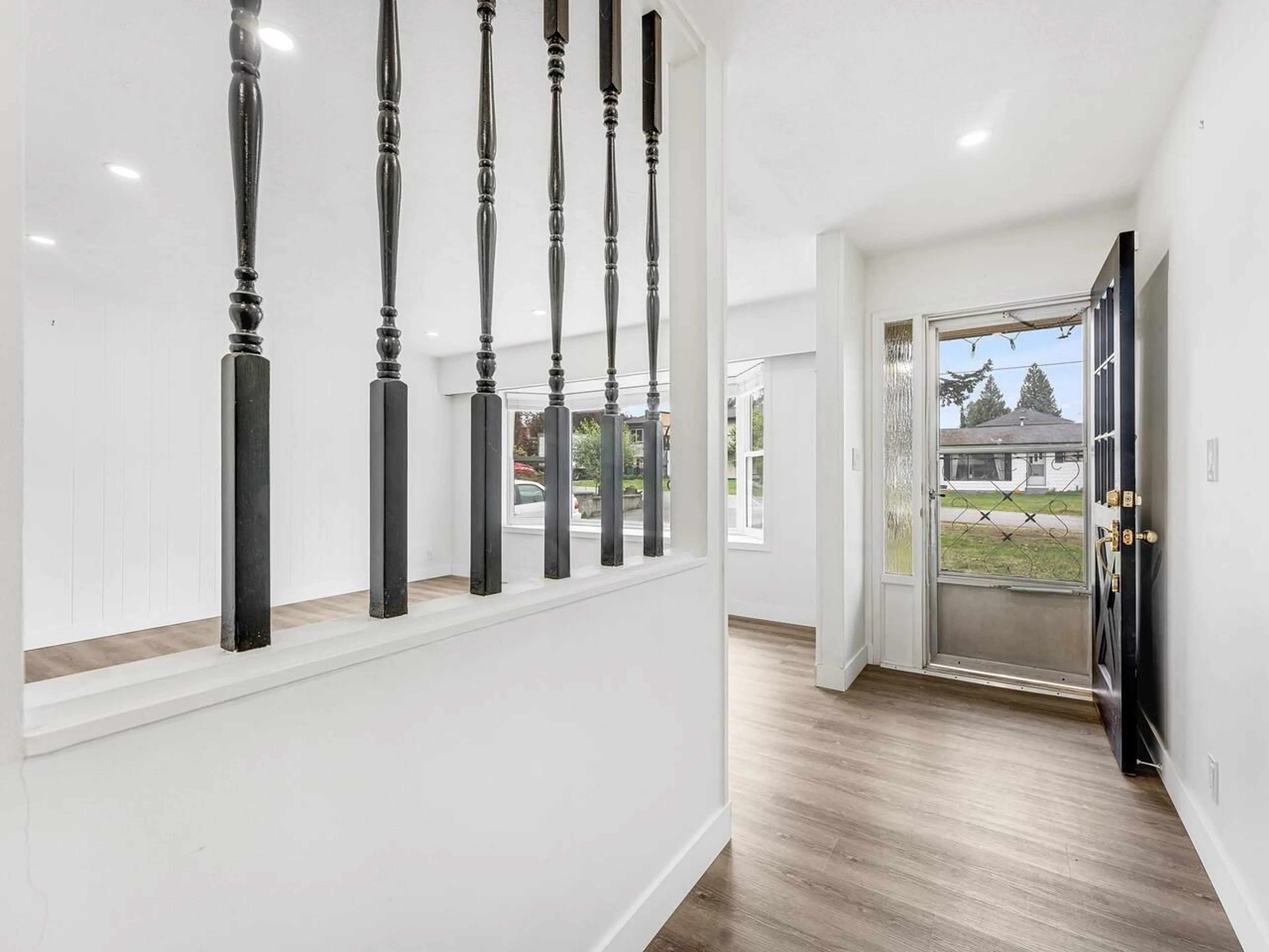 Indoor entryway, wood floors for 11451 95 AVENUE, Delta British Columbia V4C3T3