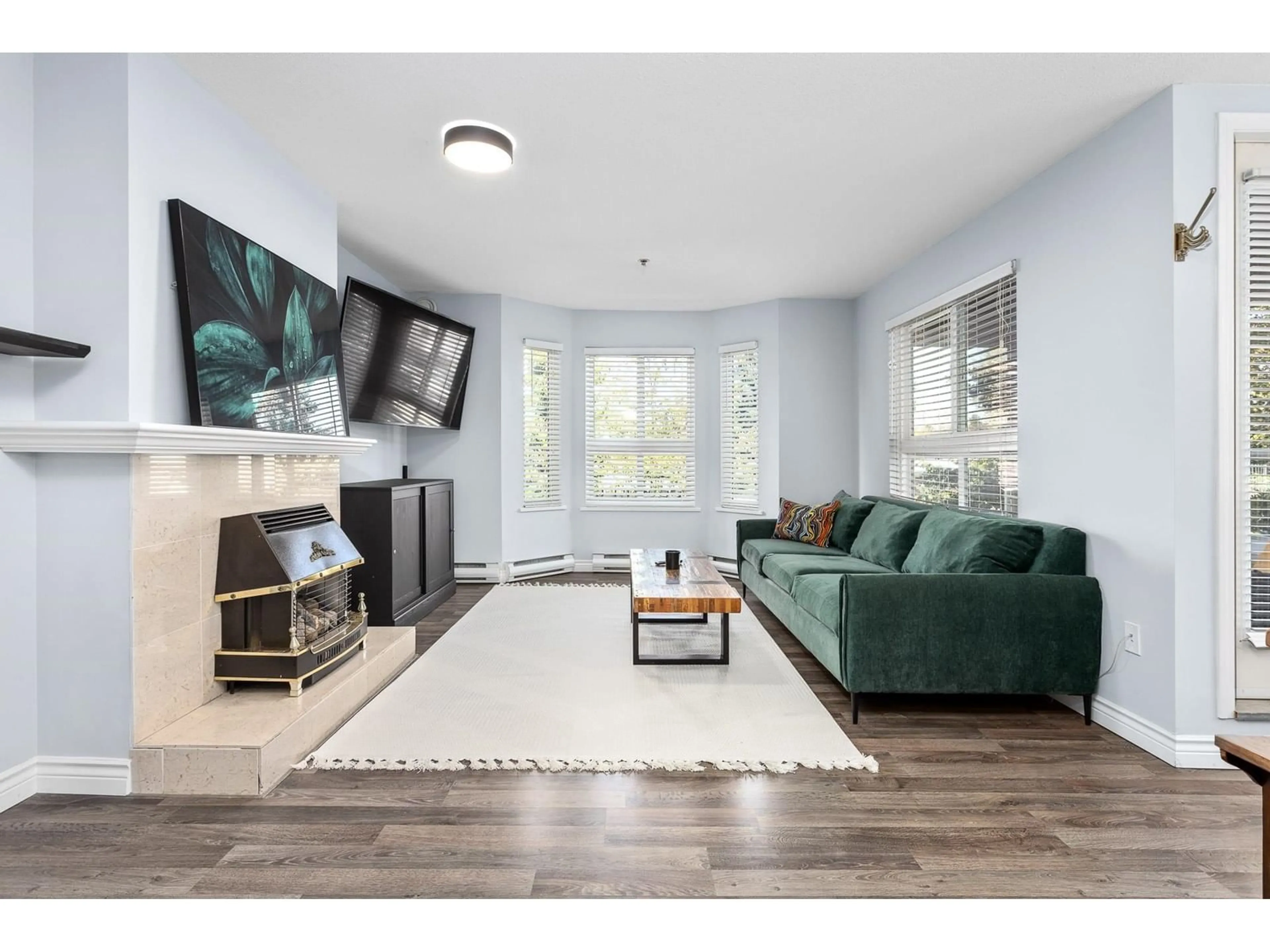 Living room, wood floors for 201 19721 64 AVENUE, Langley British Columbia V2Y1L1