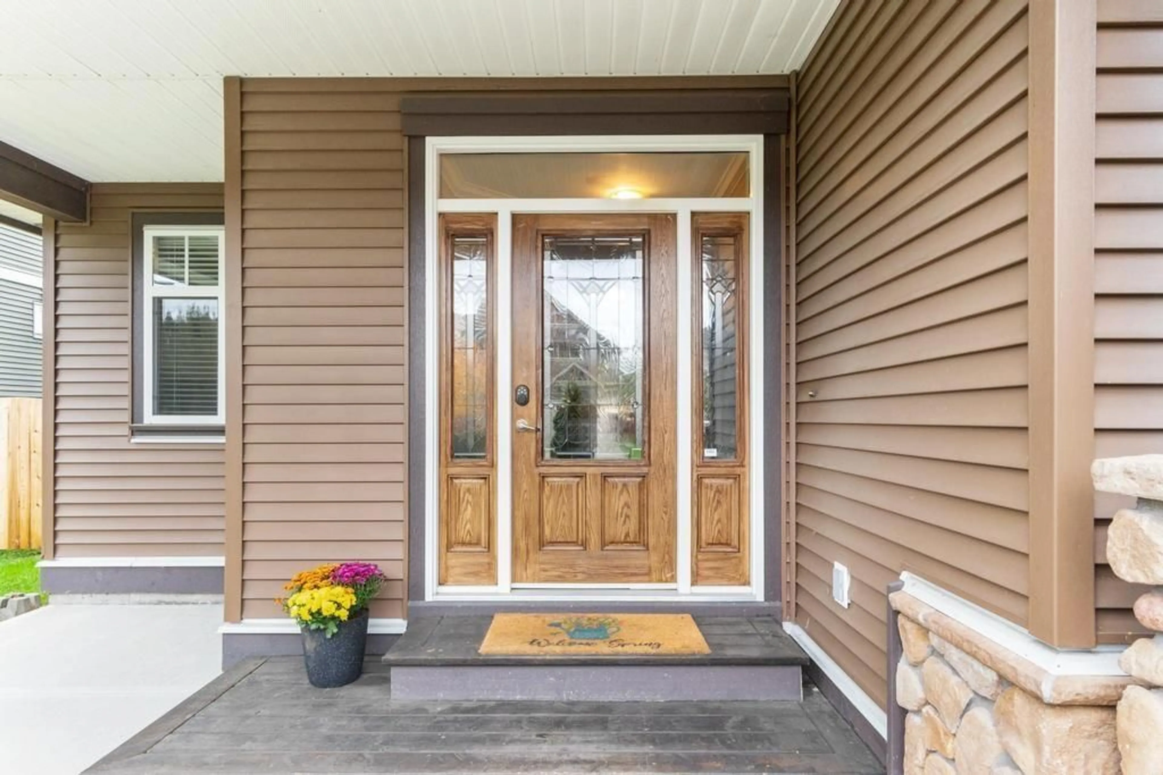 Indoor entryway, wood floors for 32486 EGGLESTONE AVENUE, Mission British Columbia V4S0B1