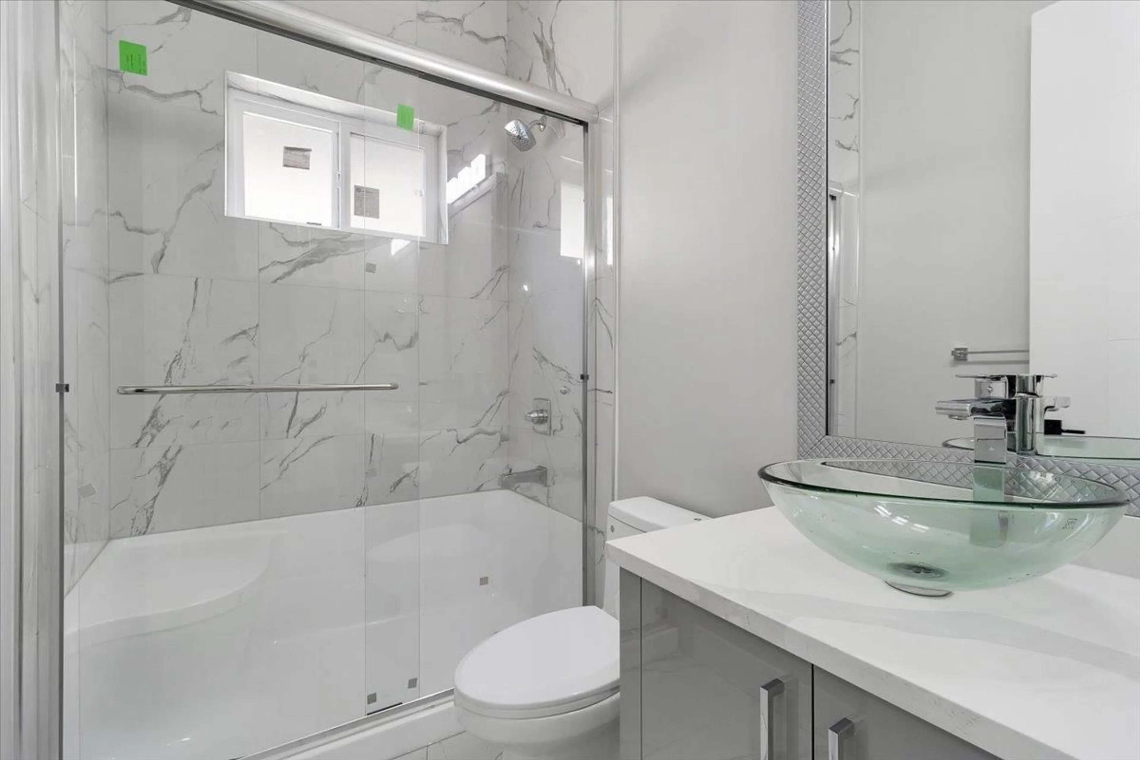 Bathroom, ceramic floors for 13088 112A AVENUE, Surrey British Columbia V3T2S8