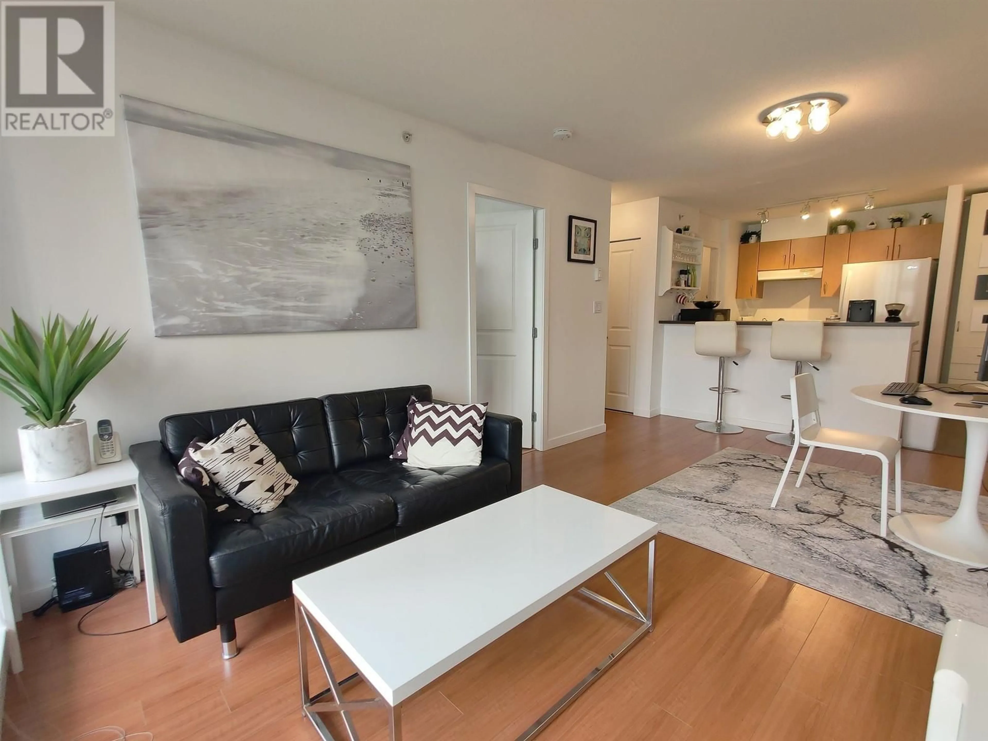 Living room, wood floors for 802 1295 RICHARDS STREET, Vancouver British Columbia V6B1B7