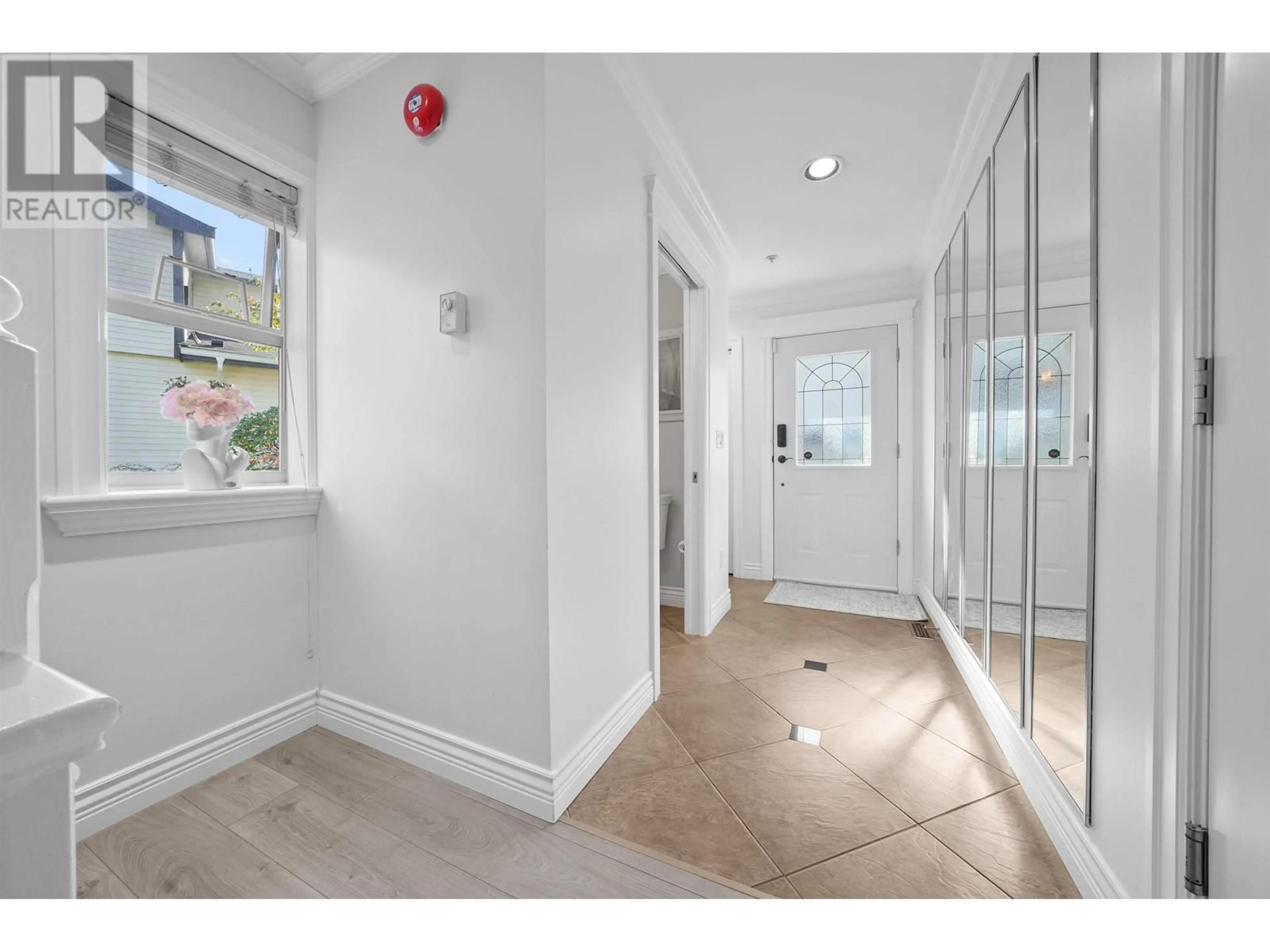 Indoor foyer, unknown floor for 18 1560 PRINCE STREET, Port Moody British Columbia V3H3W8