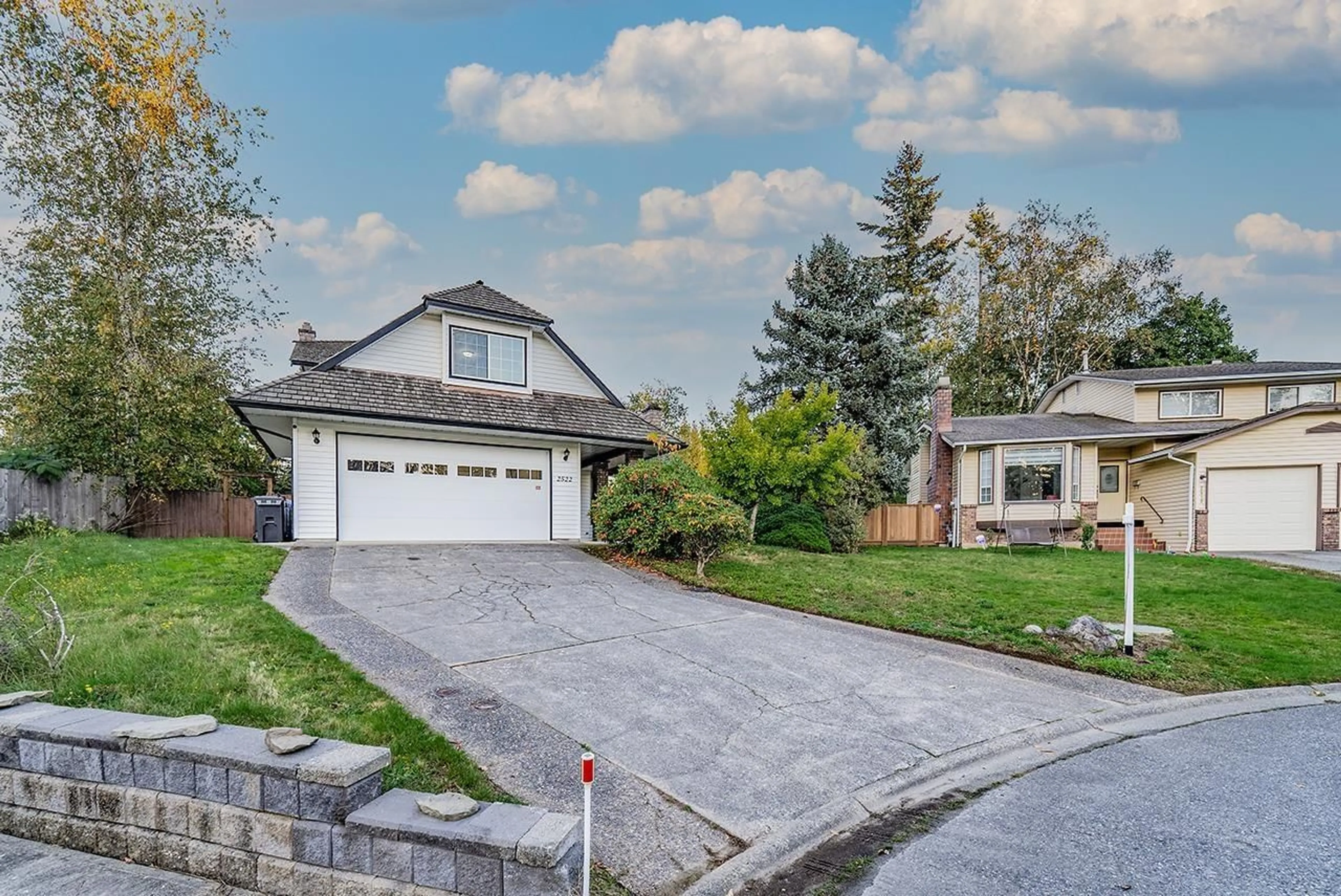 Frontside or backside of a home, the street view for 2522 GROSVENOR PLACE, Abbotsford British Columbia V2S6R5