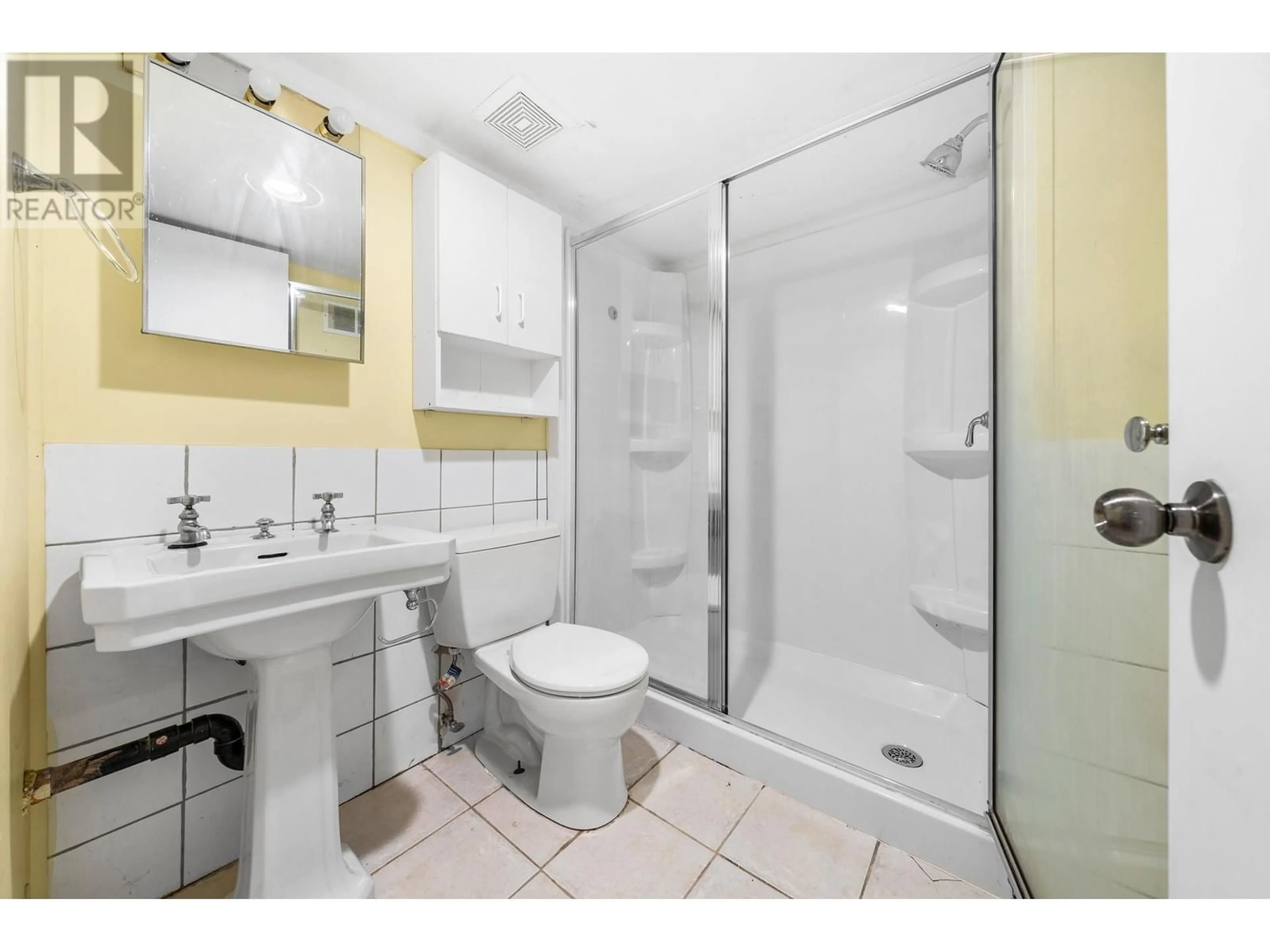 Standard bathroom for 3579 W 18TH AVENUE, Vancouver British Columbia V6S1A9