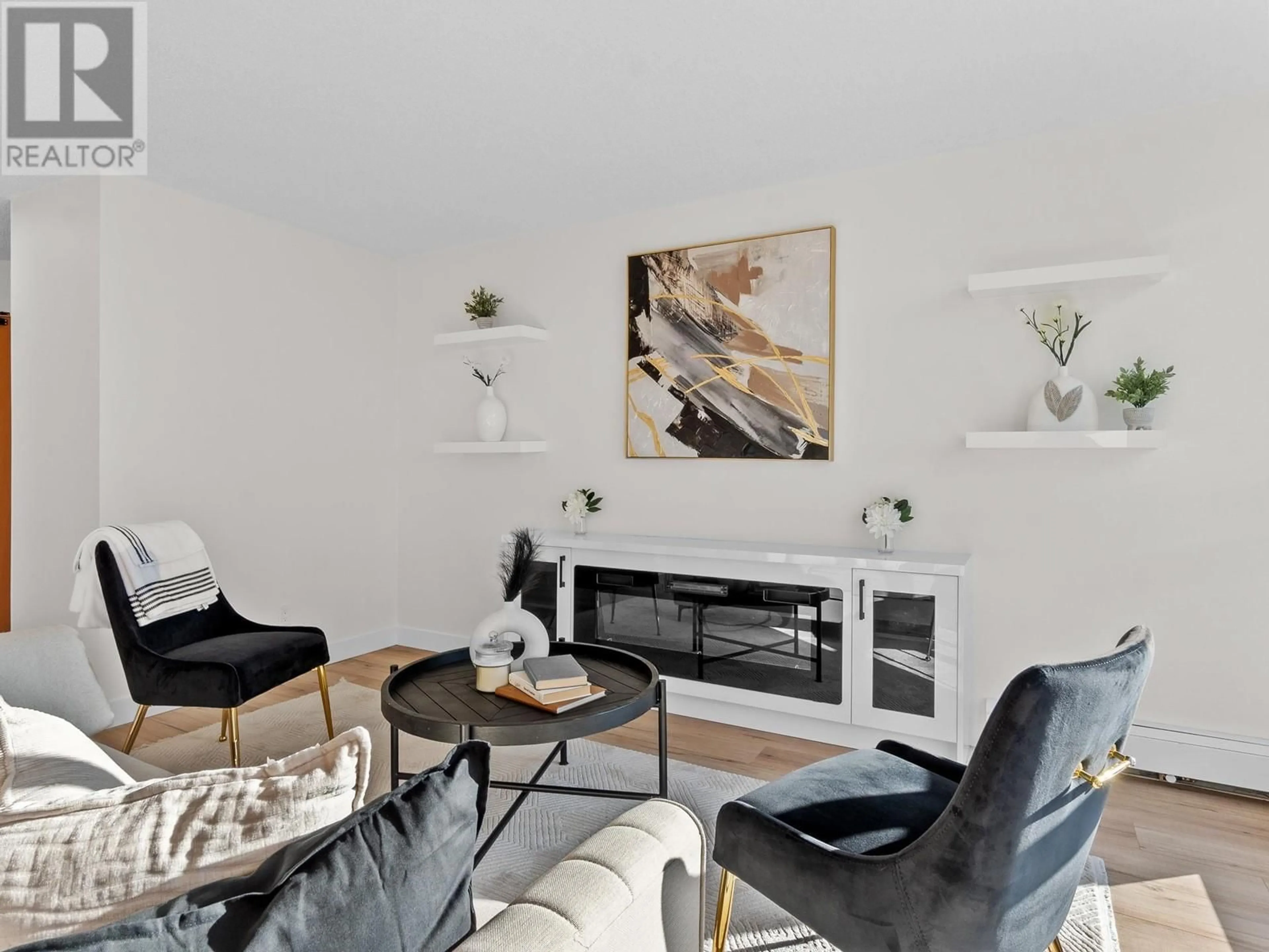 Living room, wood floors for 1005 612 FIFTH AVENUE, New Westminster British Columbia V3M1X5