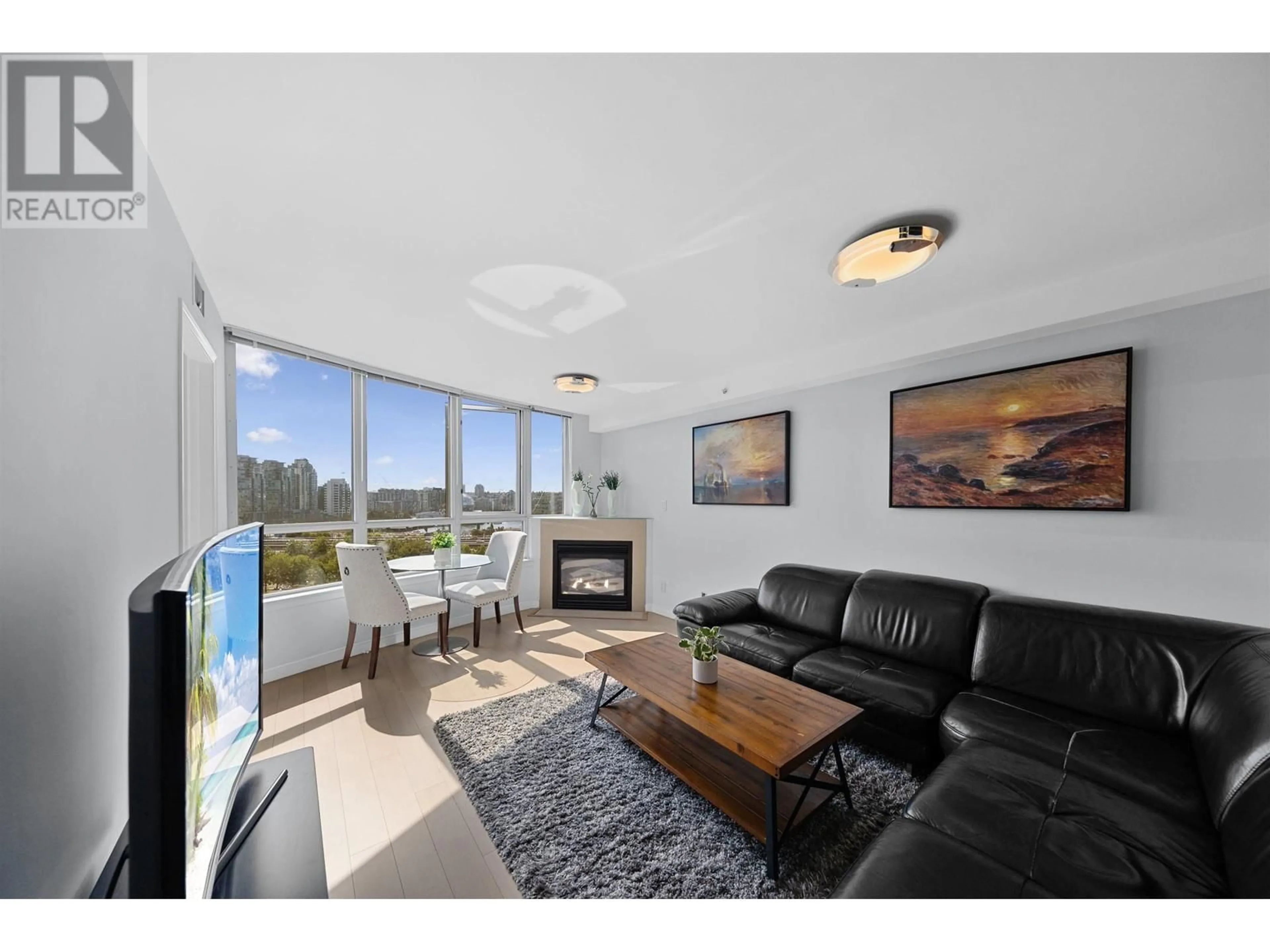 Living room, wood floors for 1508 63 KEEFER PLACE, Vancouver British Columbia V6B6N6