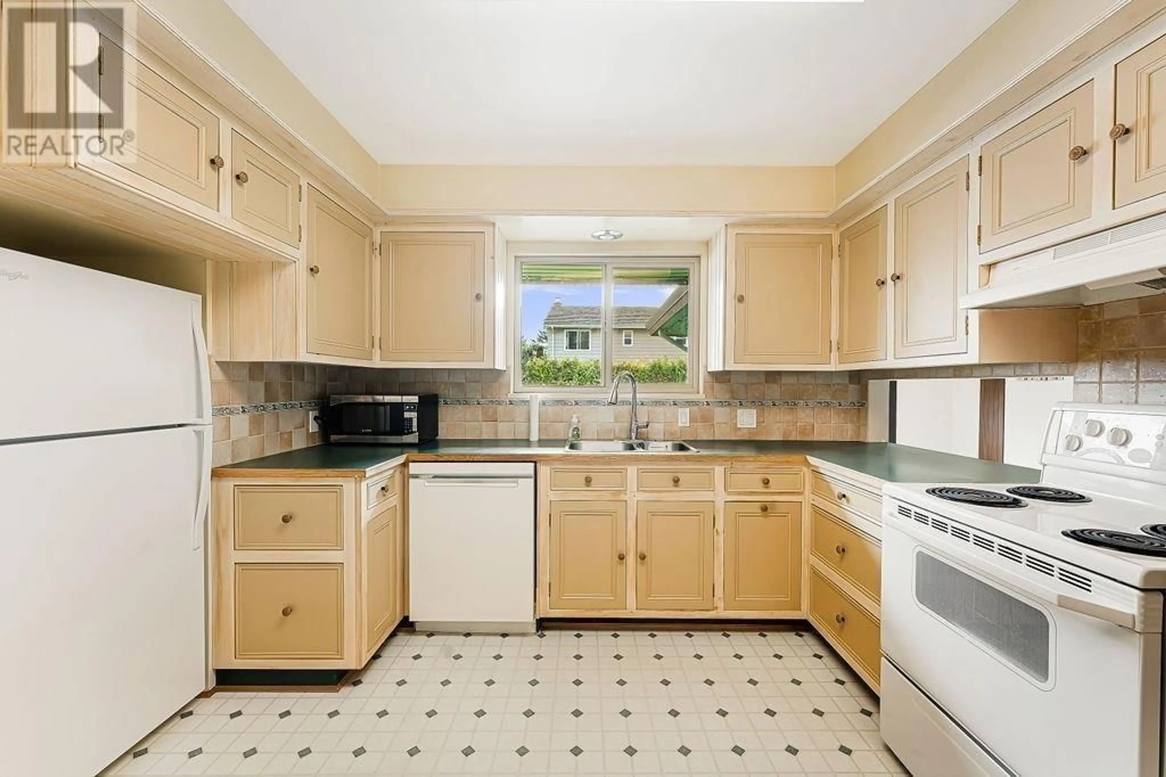 Standard kitchen, wood floors, cottage for 8060 MINLER ROAD, Richmond British Columbia V7C3T7