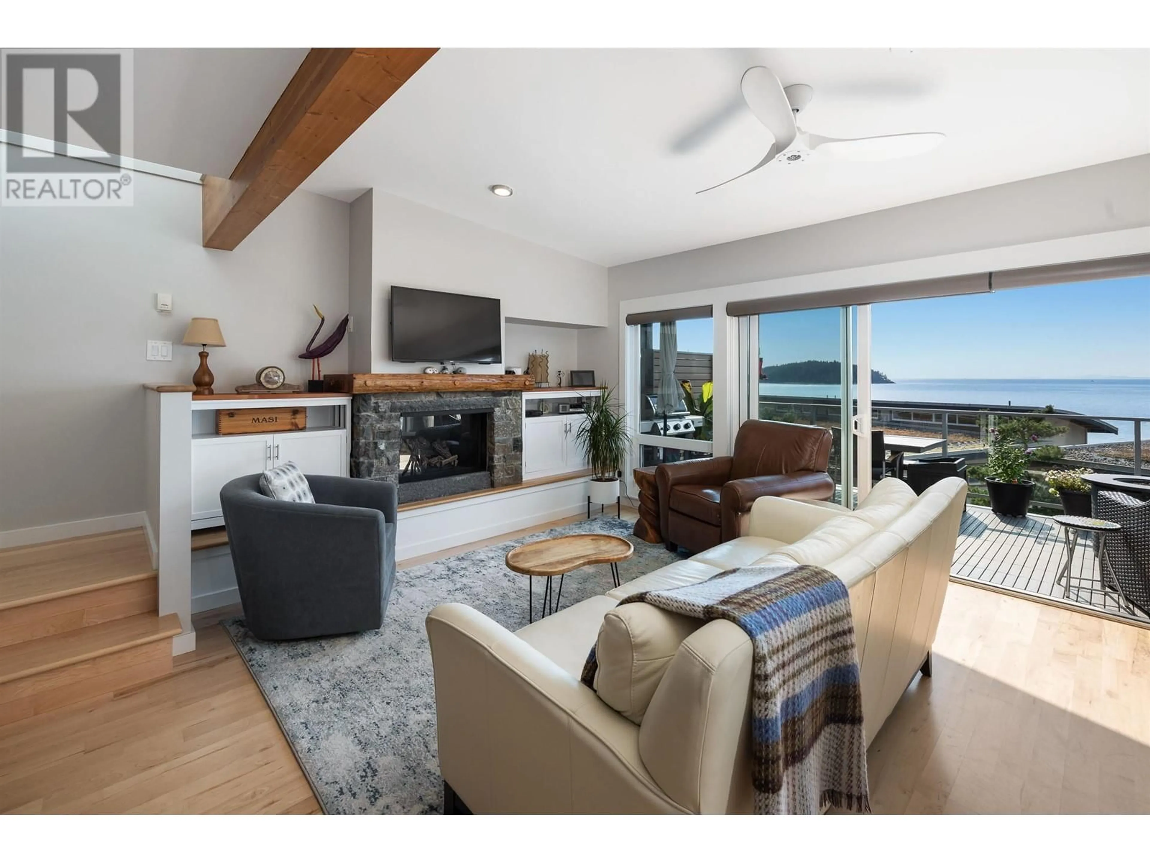 Living room, wood floors for 5398 WAKEFIELD BEACH LANE, Sechelt British Columbia V7Z0T6