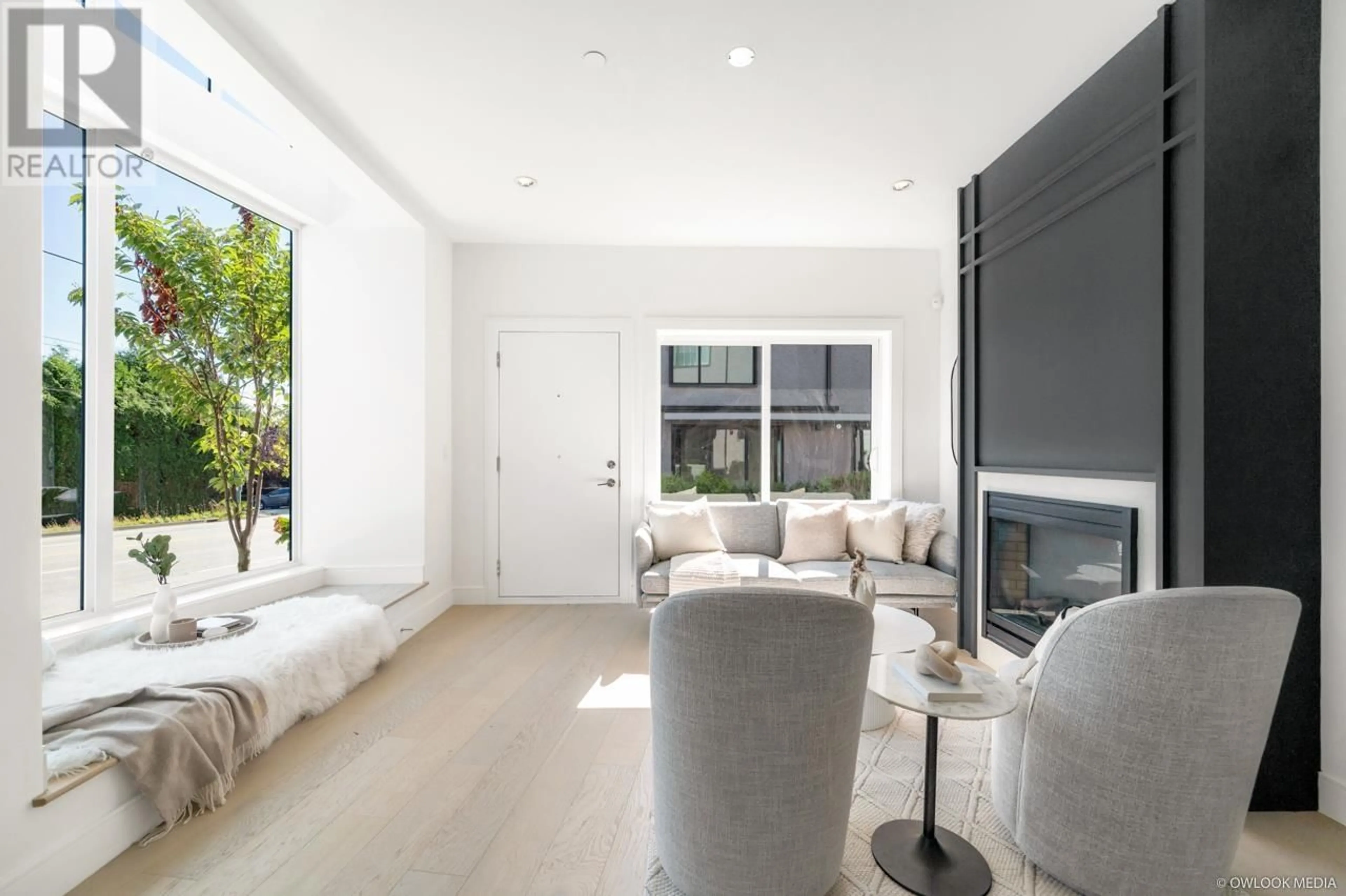 Living room, wood floors for 7355 OAK STREET, Vancouver British Columbia V0V0V0