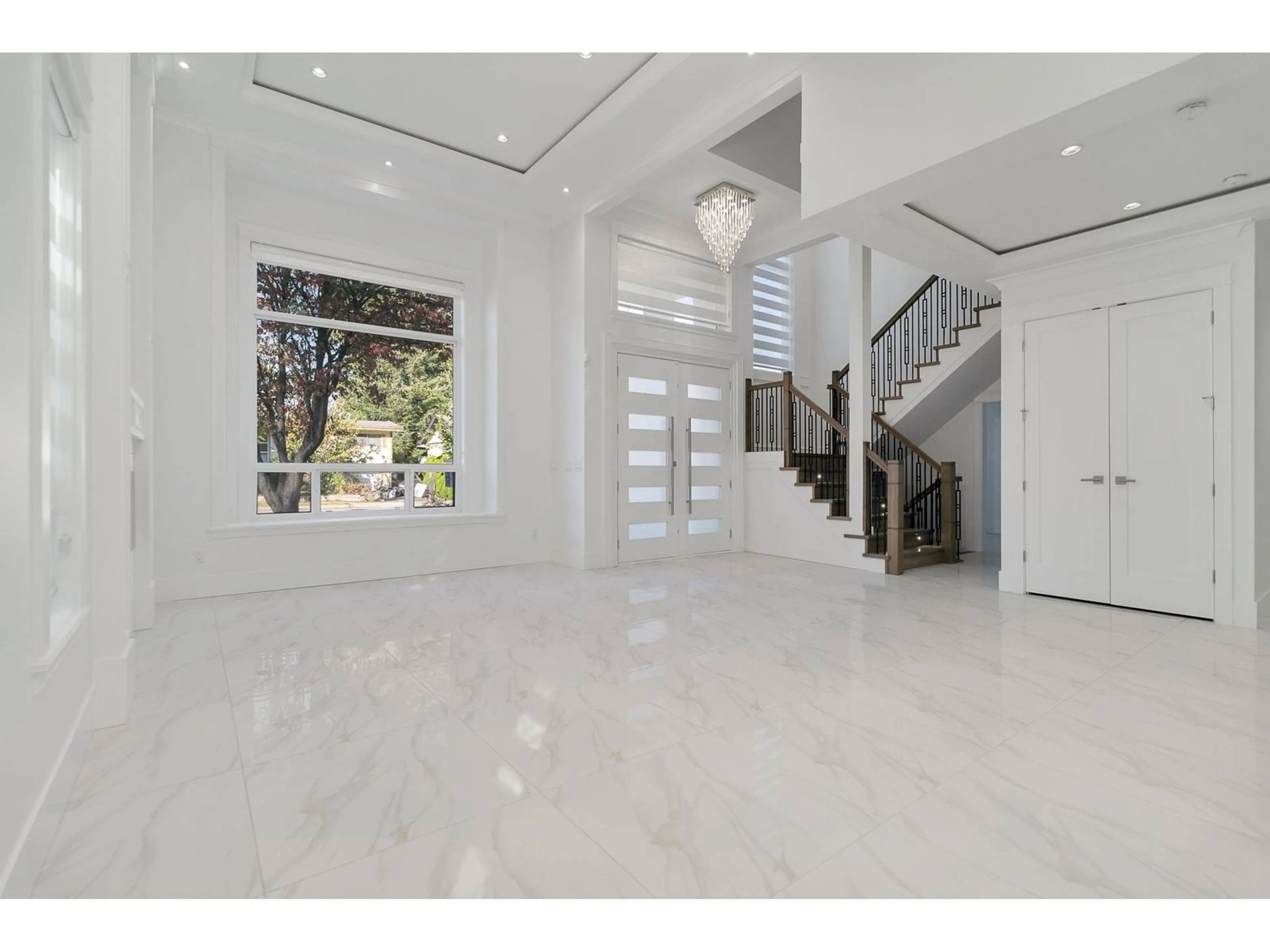 Indoor foyer, ceramic floors for 11748 82 AVENUE, Delta British Columbia V4C2C5