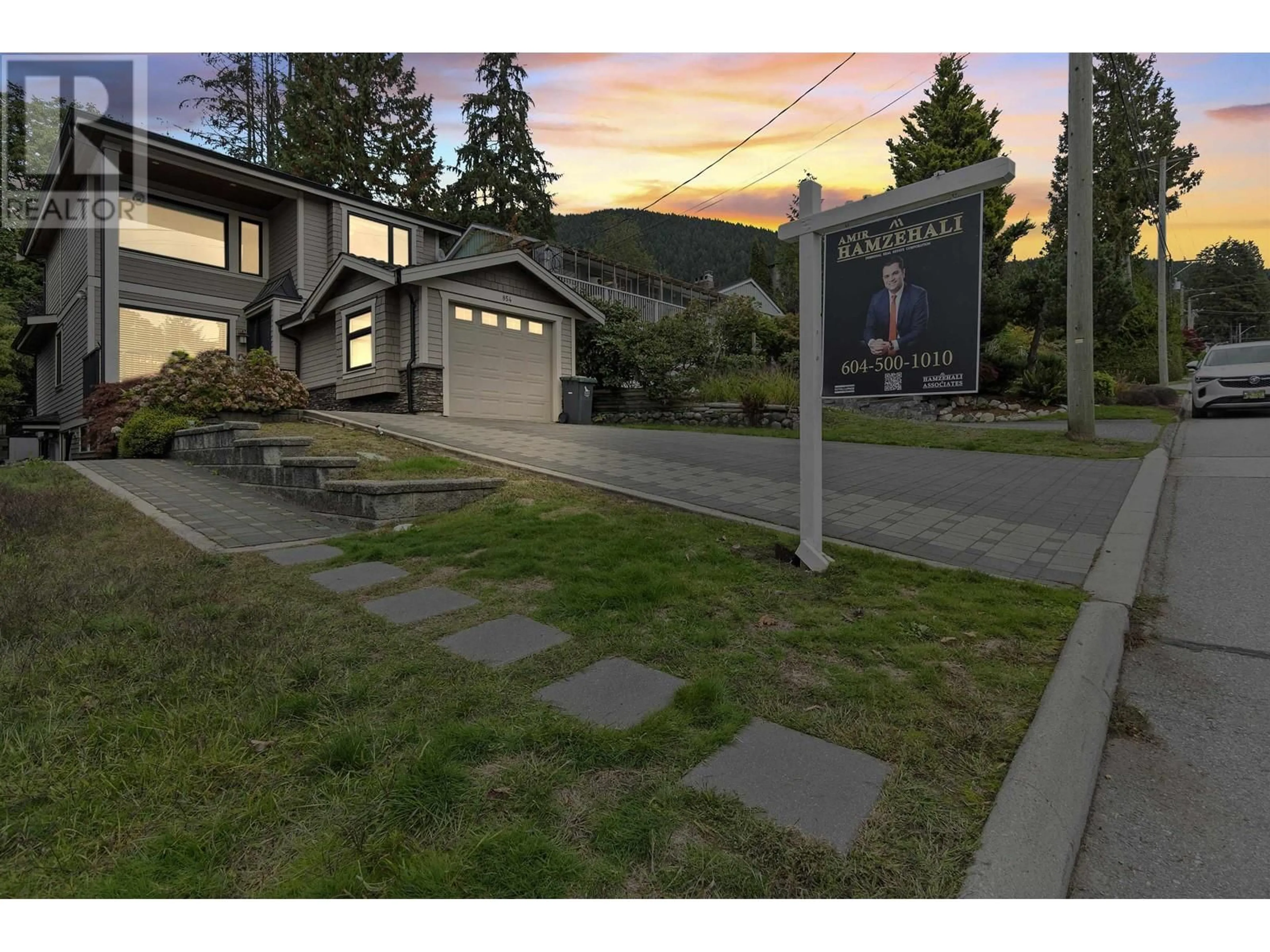 A pic from exterior of the house or condo, the street view for 854 MONTROYAL BOULEVARD, North Vancouver British Columbia V7R2G6