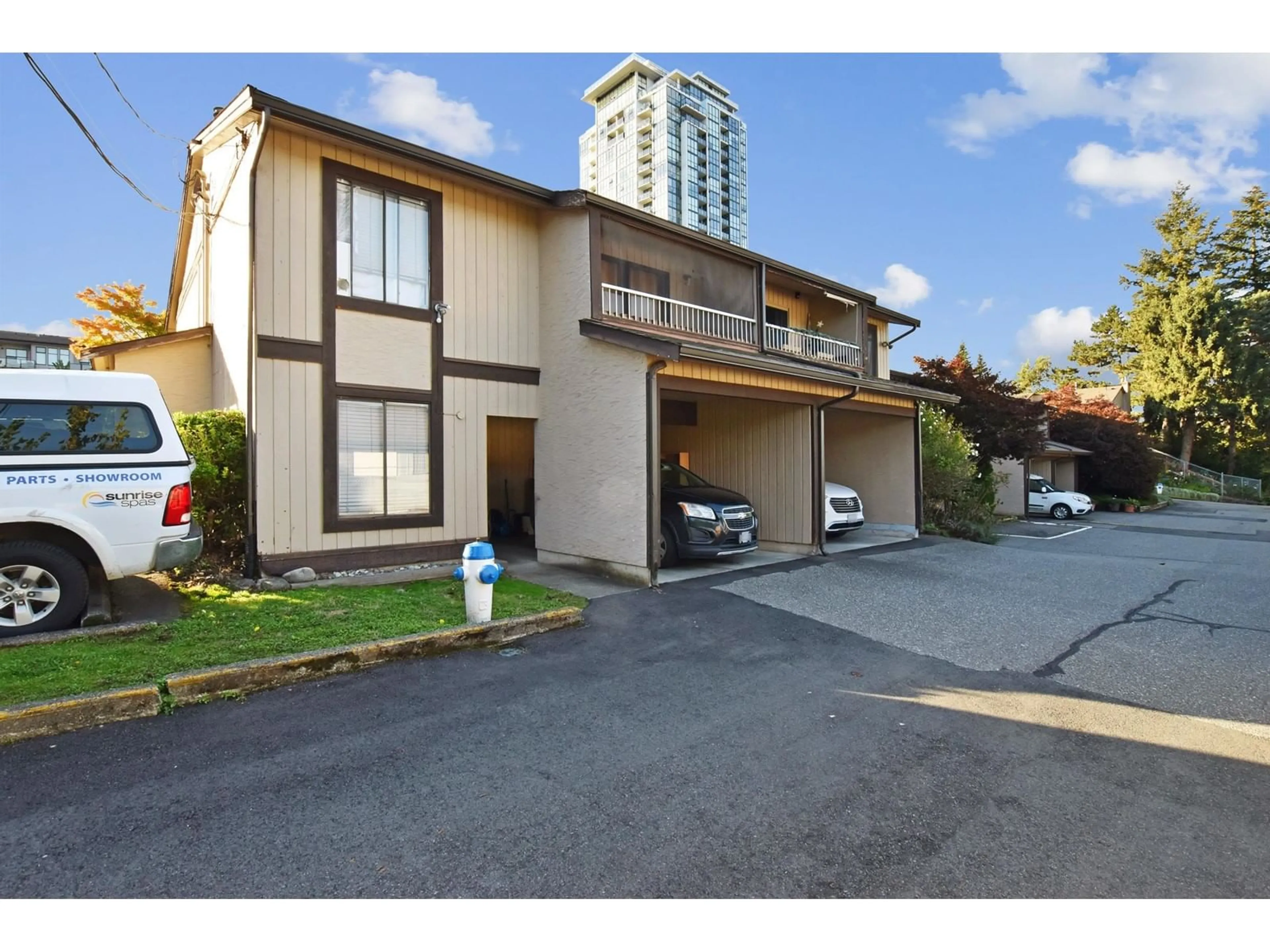 A pic from exterior of the house or condo, the street view for 15 32870 BEVAN WAY, Abbotsford British Columbia V2S6R3