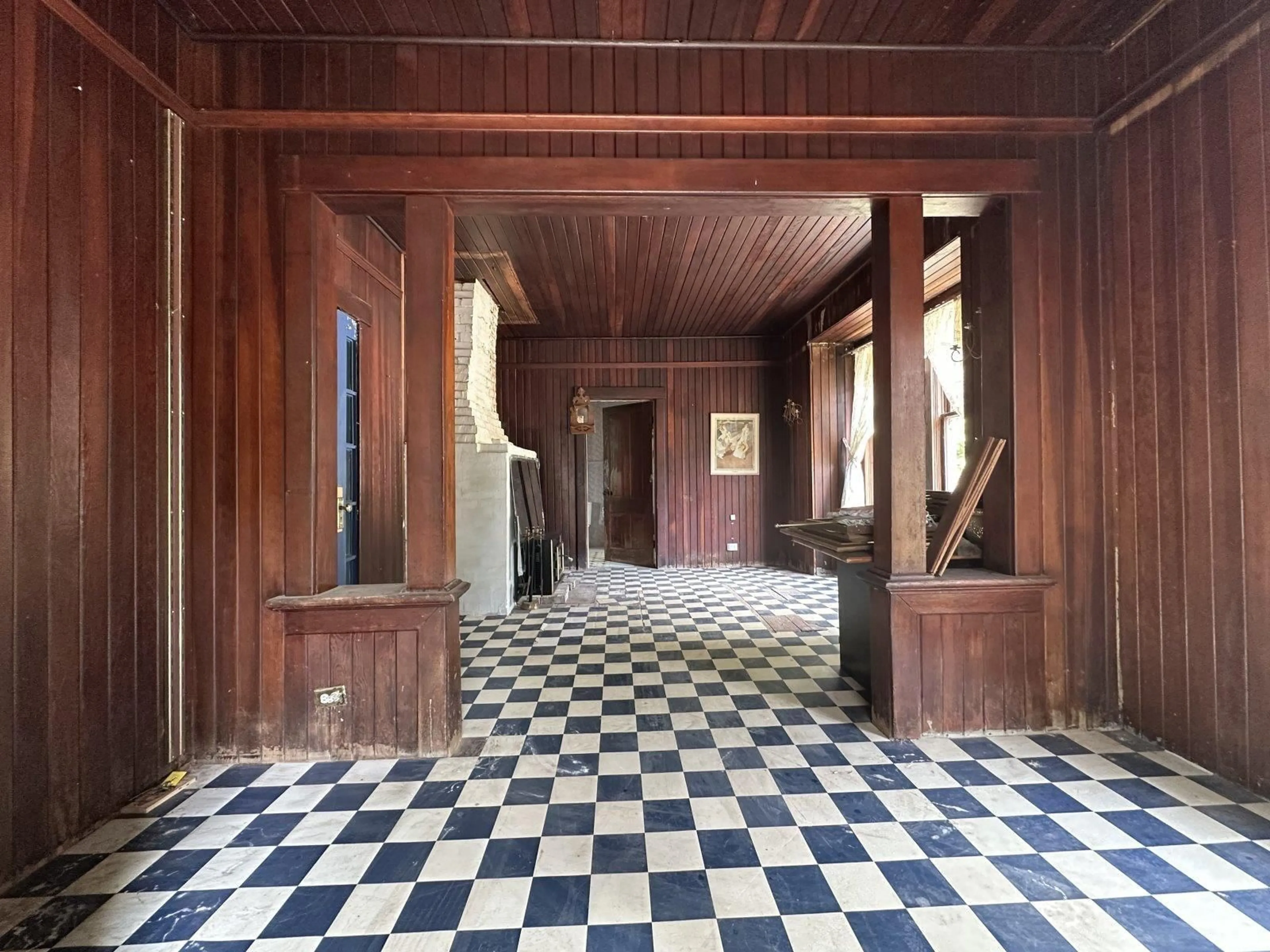 Indoor foyer, wood floors for 31010 TRANS CANADA HIGHWAY, Yale British Columbia V0K2S0