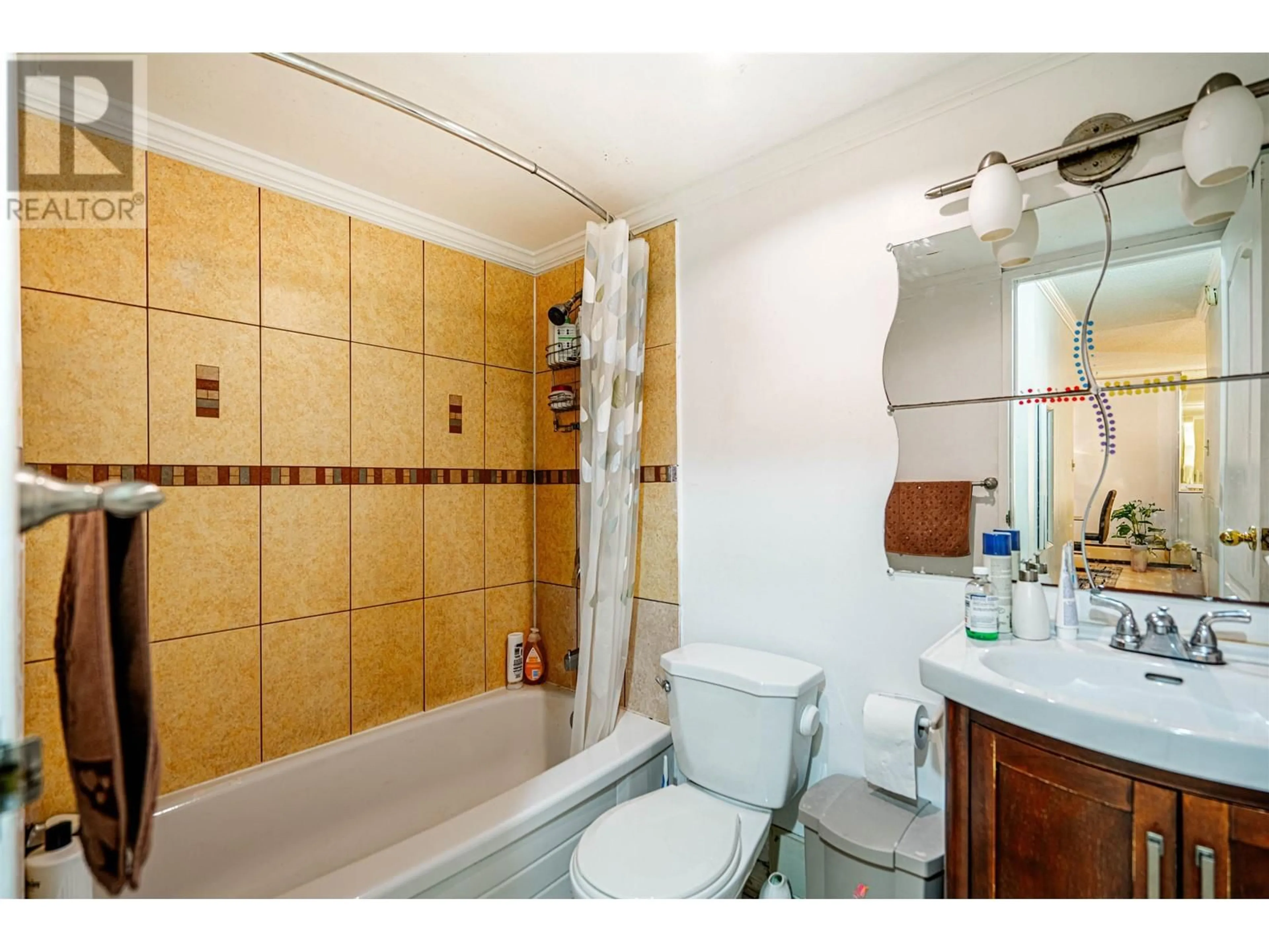 Standard bathroom for 302 2016 FULLERTON AVENUE, North Vancouver British Columbia V7P3E6