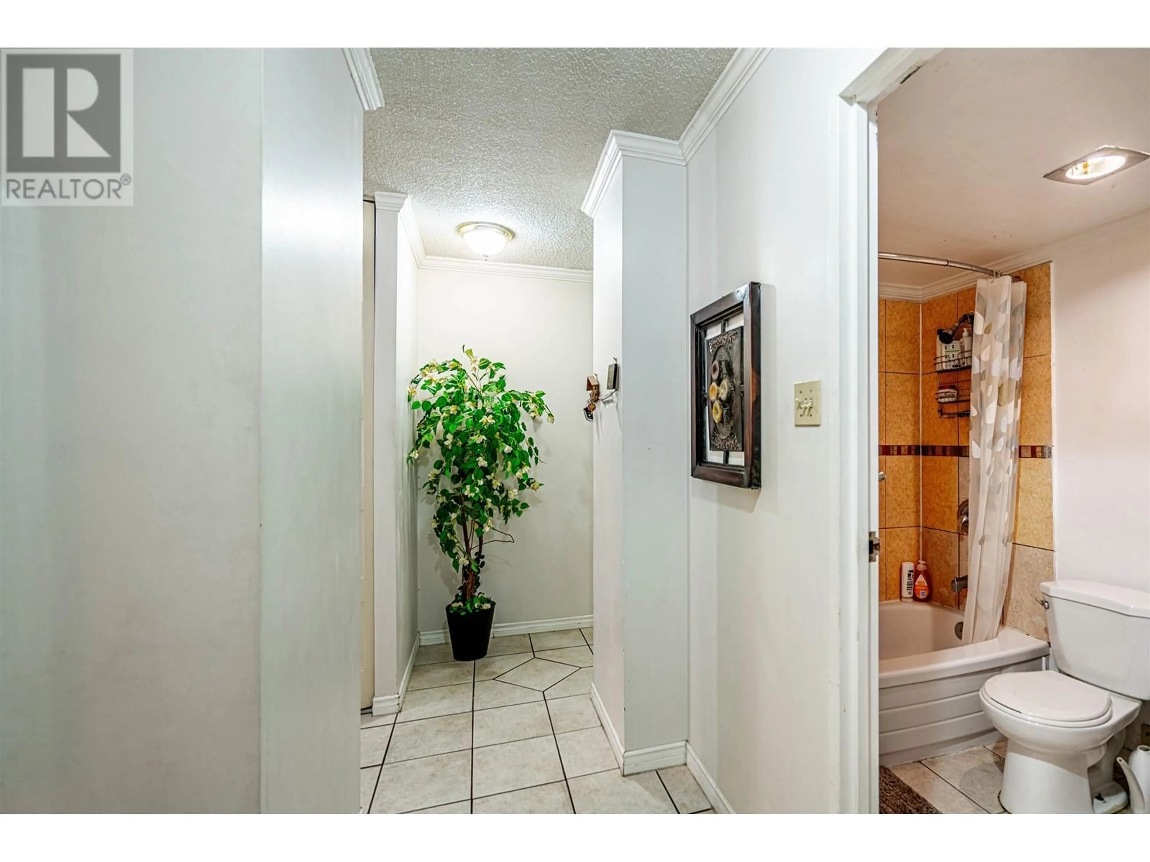 Indoor entryway, not visible floor for 302 2016 FULLERTON AVENUE, North Vancouver British Columbia V7P3E6