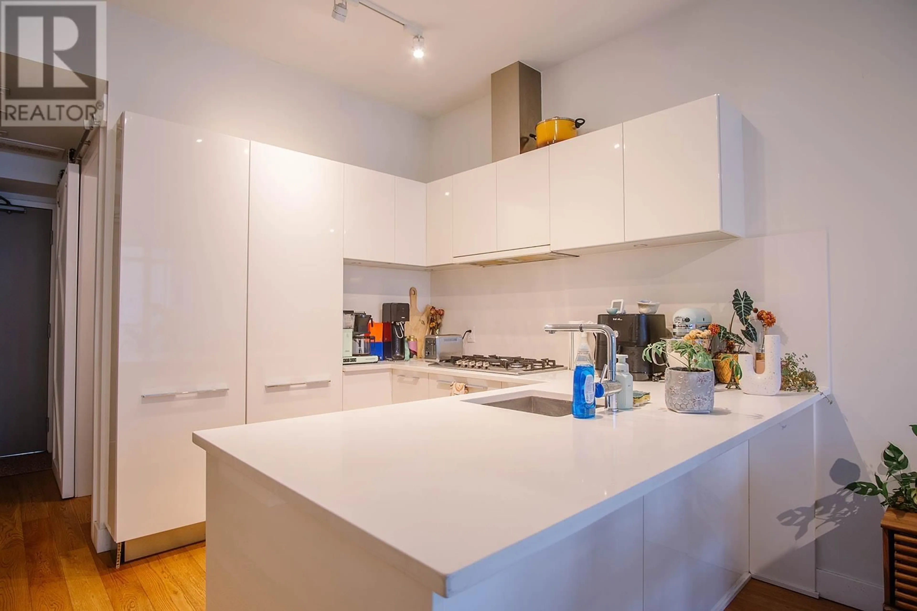 Kitchen, wood floors for 306 108 E 1ST AVENUE, Vancouver British Columbia V5T0E4