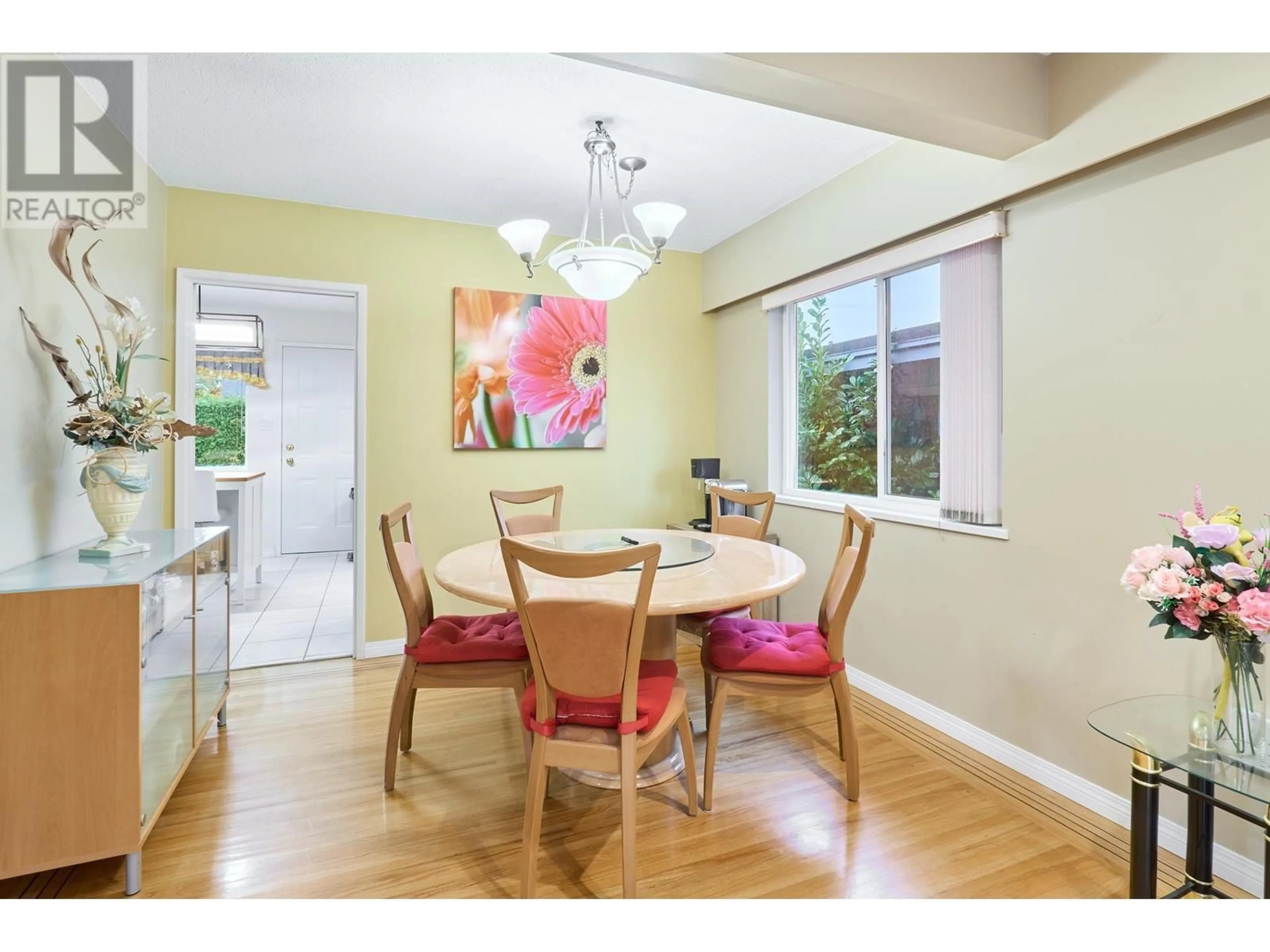 Dining room, wood floors for 7070 BLAINE COURT, Burnaby British Columbia V5A1J3