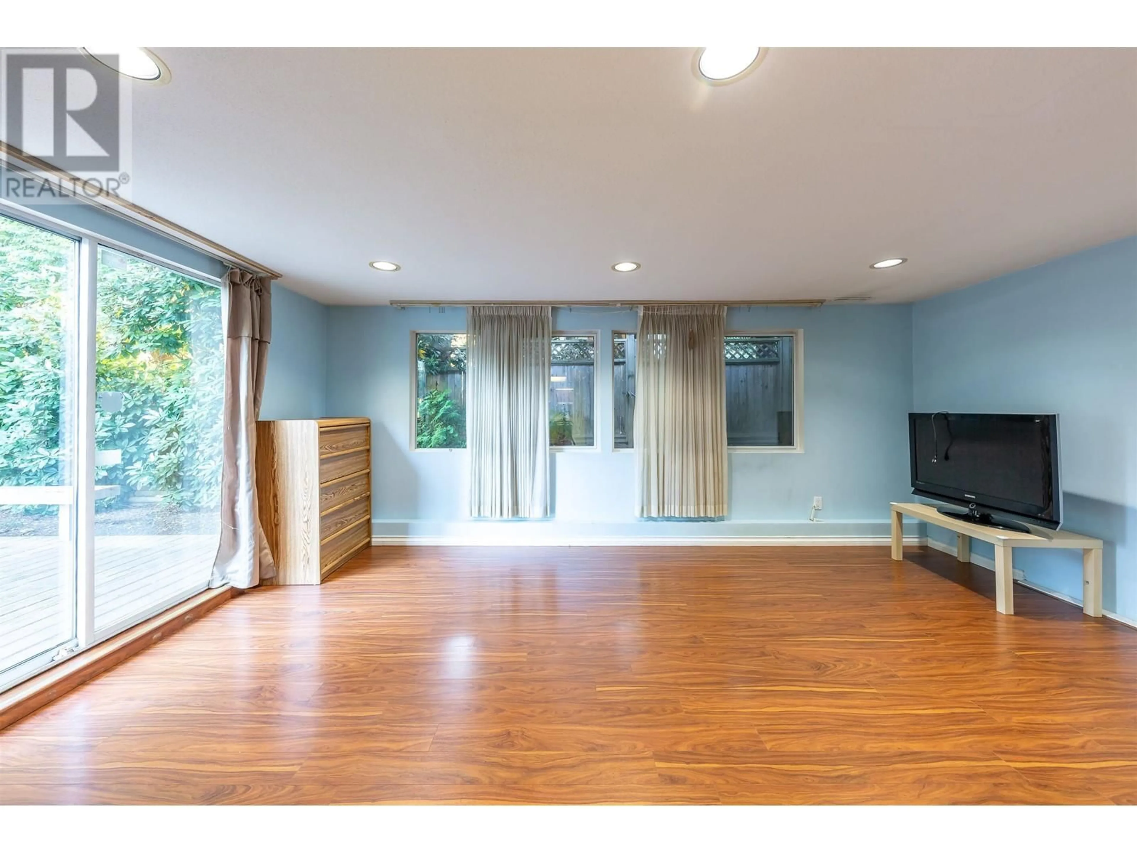 Other indoor space, wood floors for 7674 BURRIS STREET, Burnaby British Columbia V5E1Z3