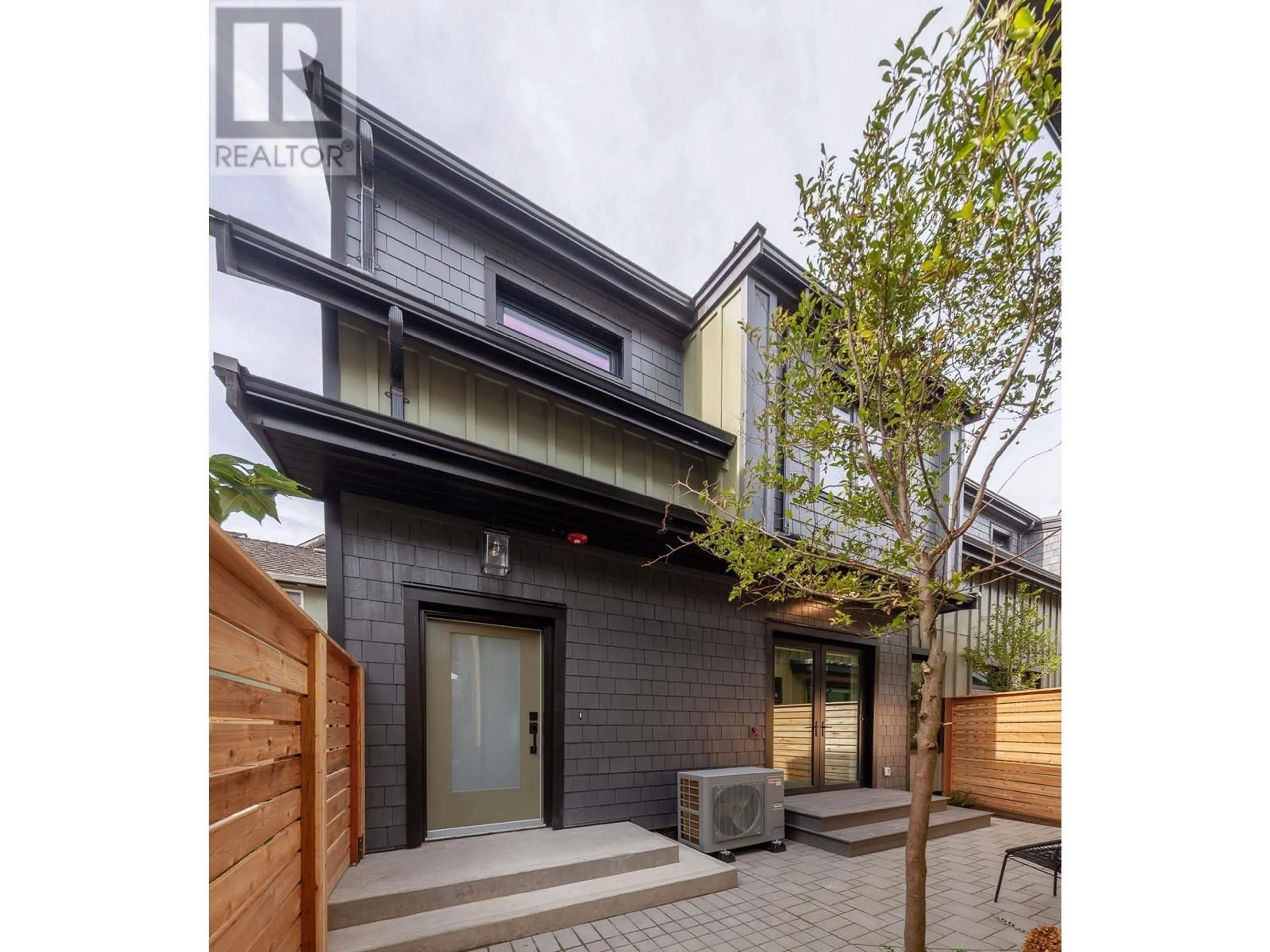 Frontside or backside of a home, the street view for 1071 SEMLIN DRIVE, Vancouver British Columbia V5L2N6