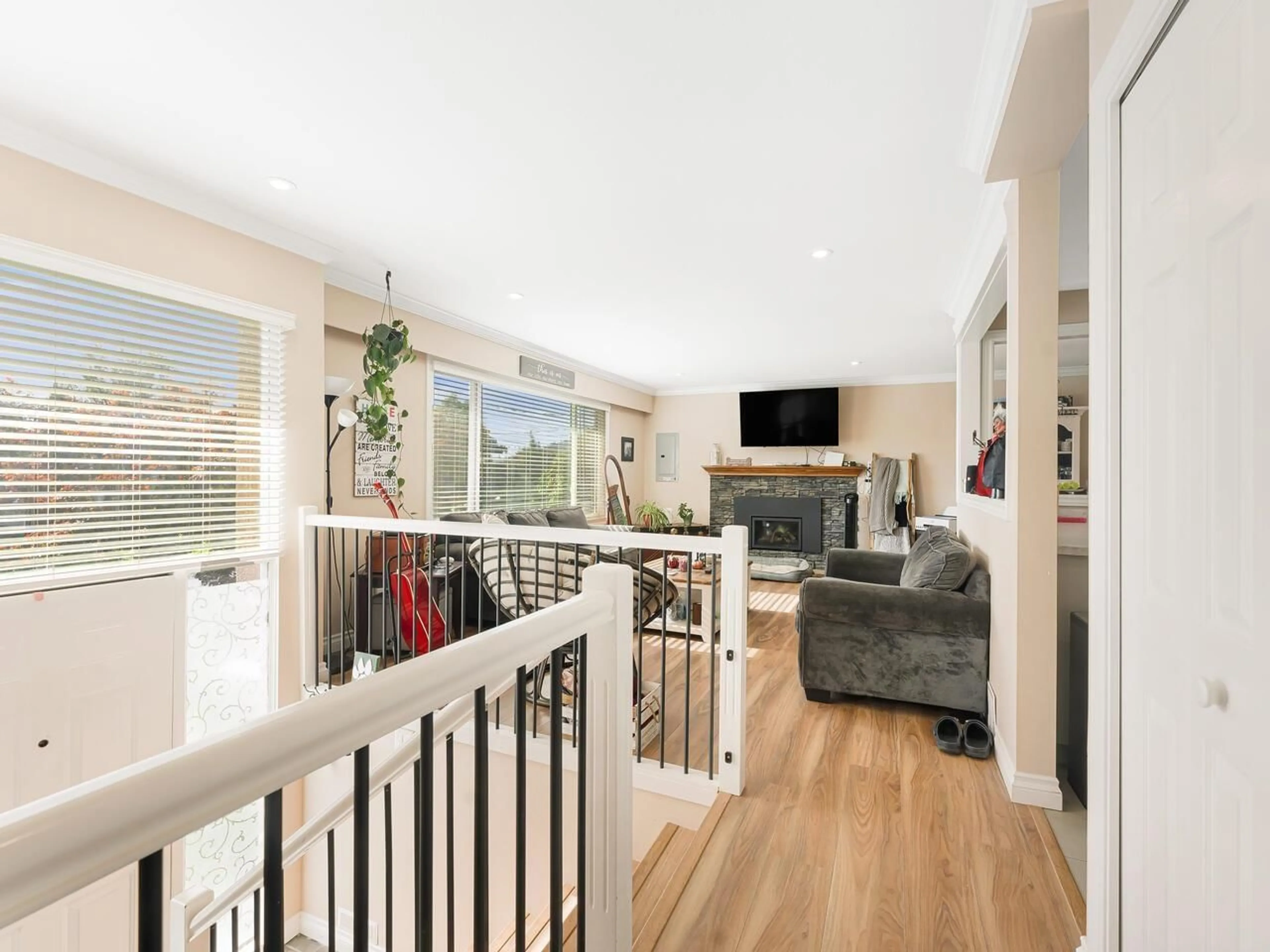 Indoor entryway, wood floors for 45325 AMADIS CRESCENT, Chilliwack British Columbia V2P1V8