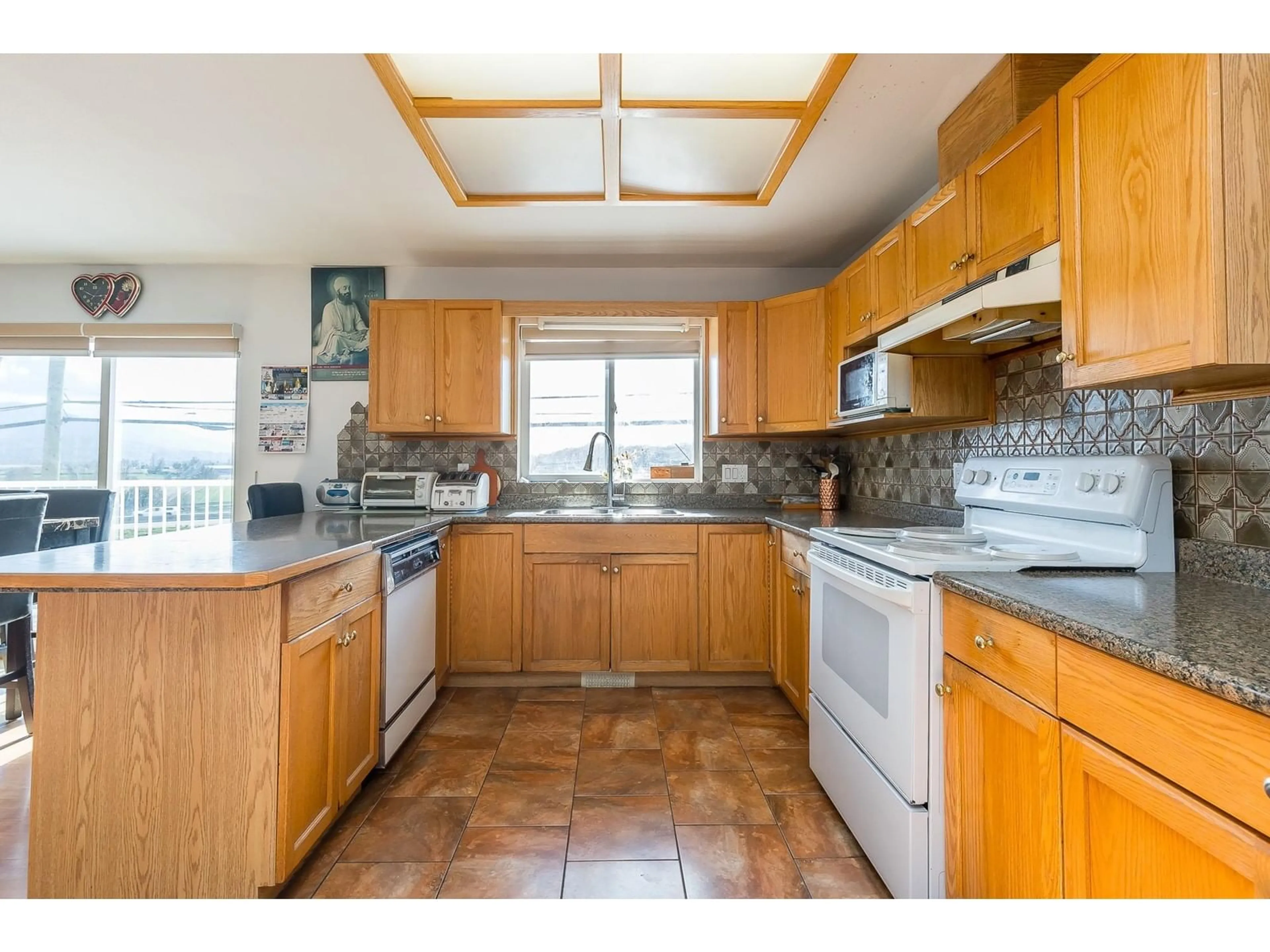 Kitchen, wood floors for 34749 DELAIR ROAD, Abbotsford British Columbia V2S2E1