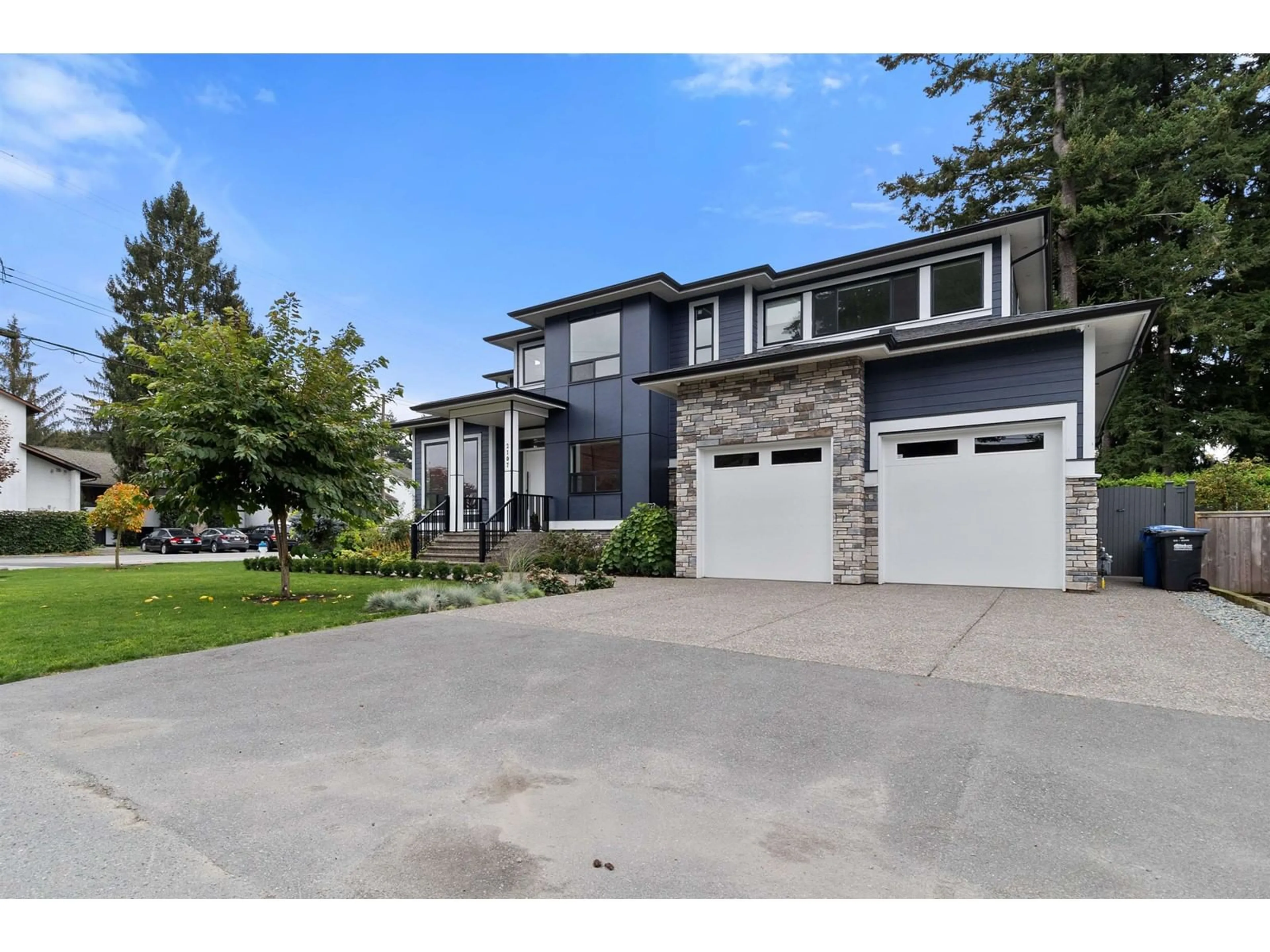 Frontside or backside of a home, the street view for 2107 WILDWOOD STREET, Abbotsford British Columbia V2S2Y7