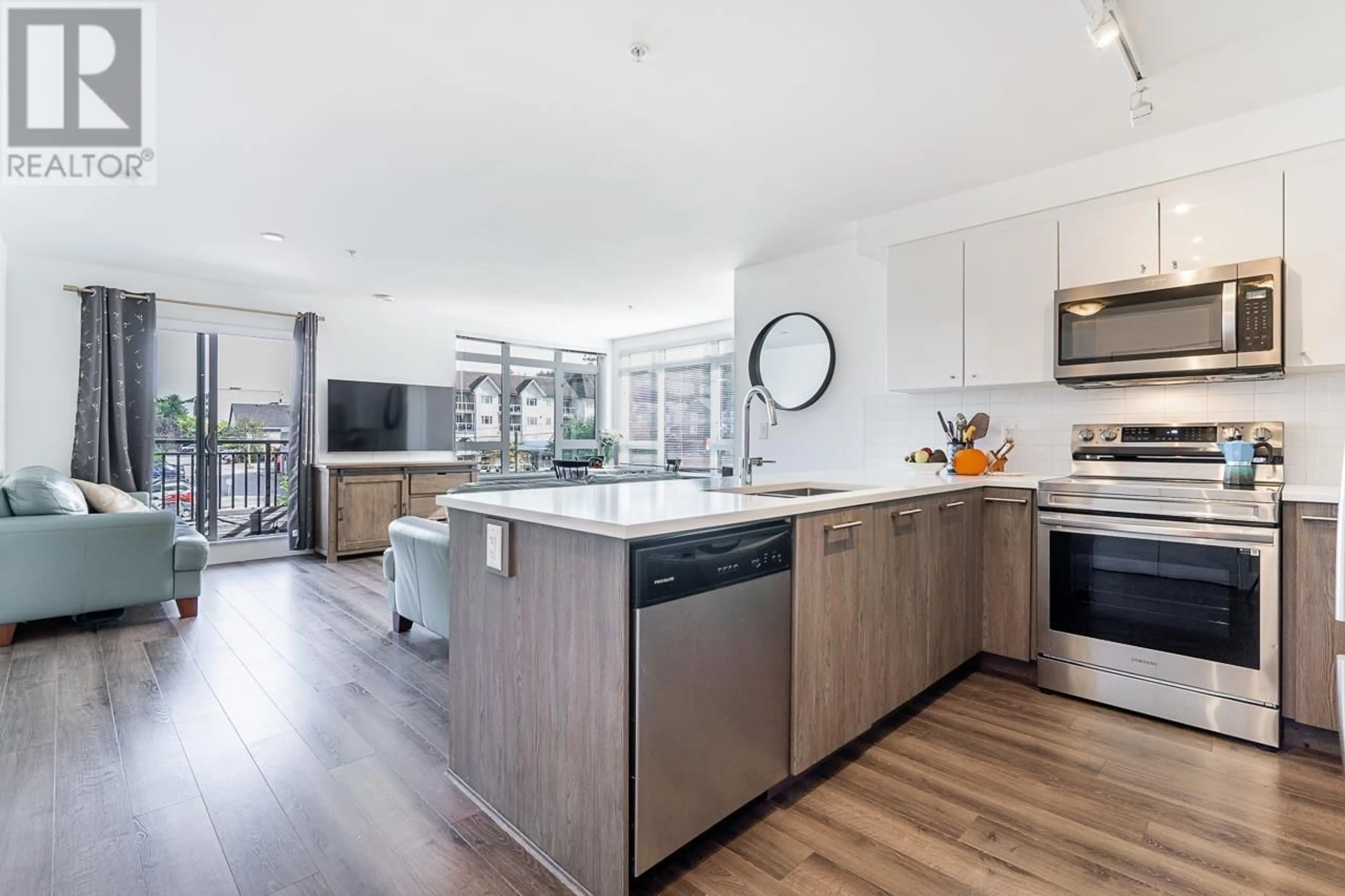 Open concept kitchen for 317 2525 CLARKE STREET, Port Moody British Columbia V3H0J3