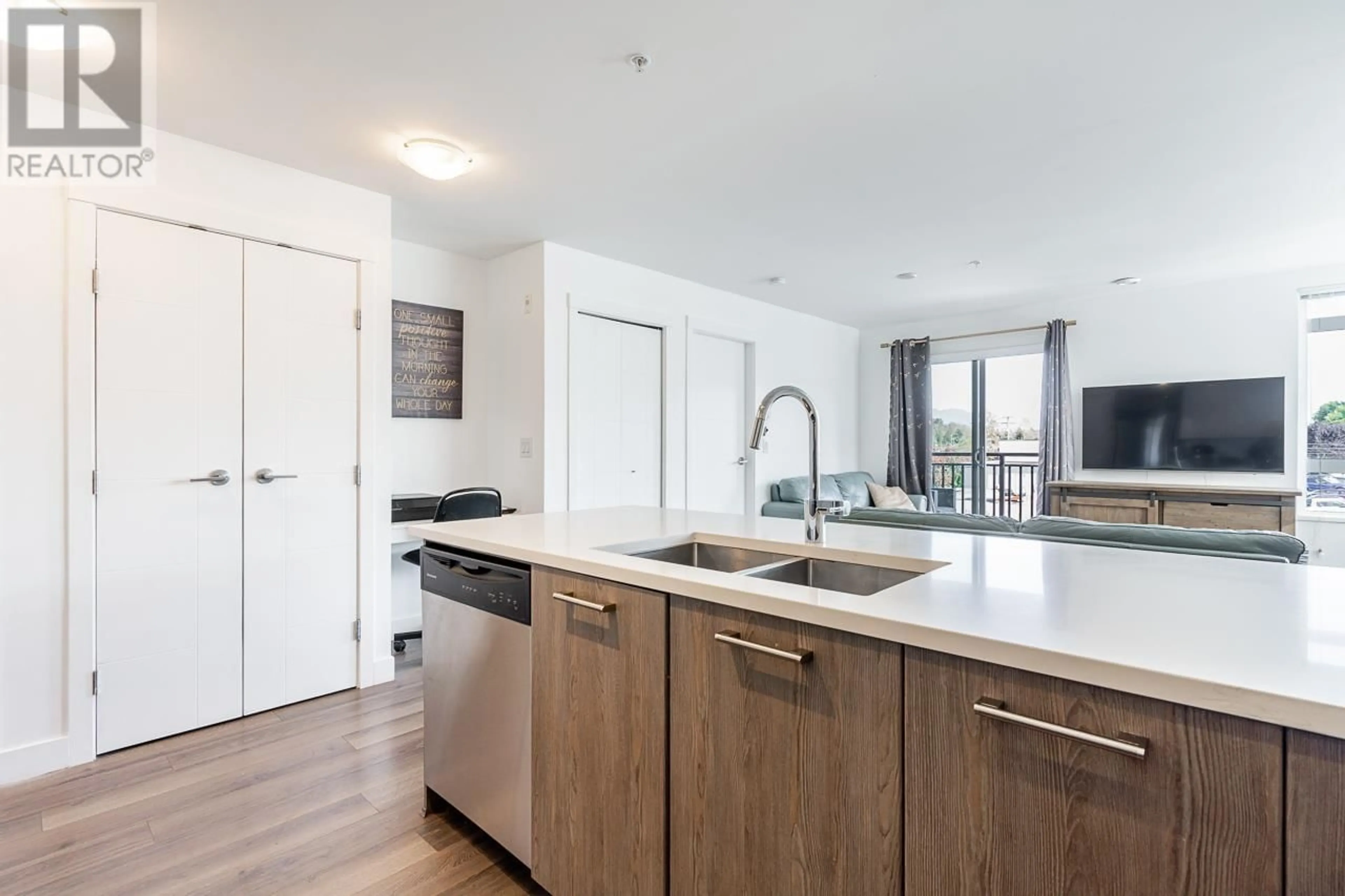 Open concept kitchen for 317 2525 CLARKE STREET, Port Moody British Columbia V3H0J3