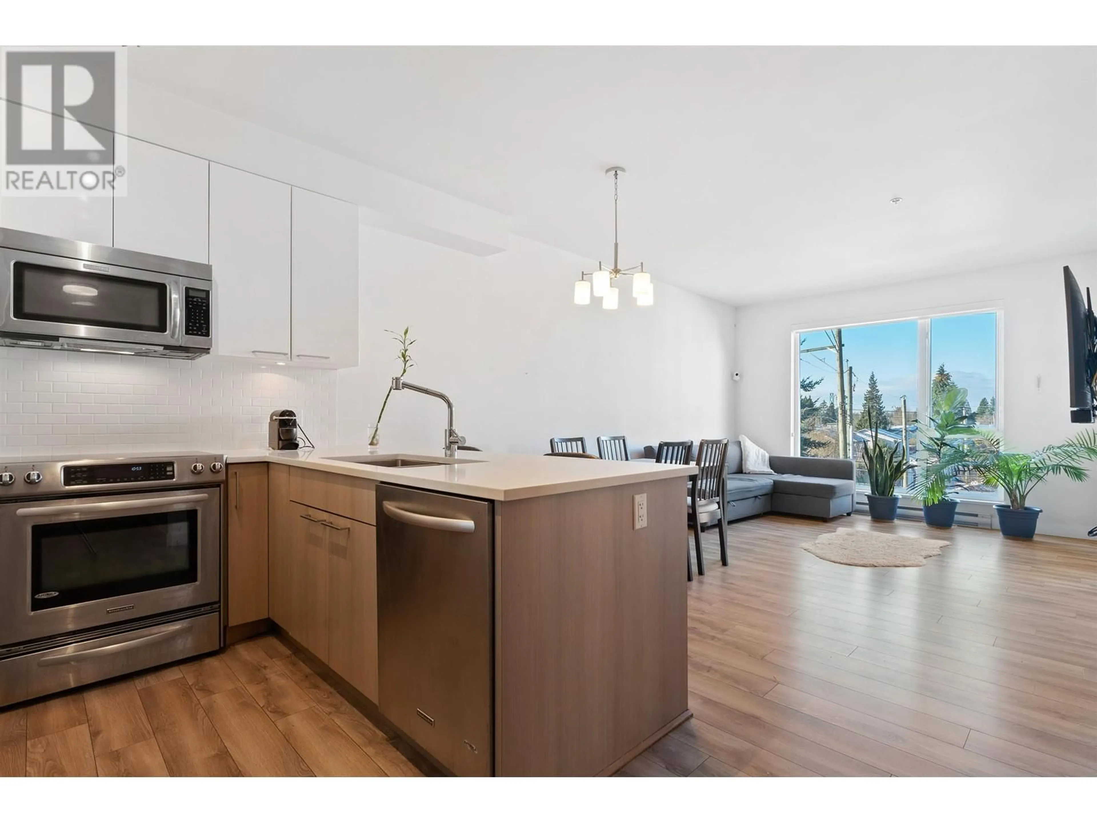 Open concept kitchen for 307 1201 W 16TH STREET, North Vancouver British Columbia V7P1R5