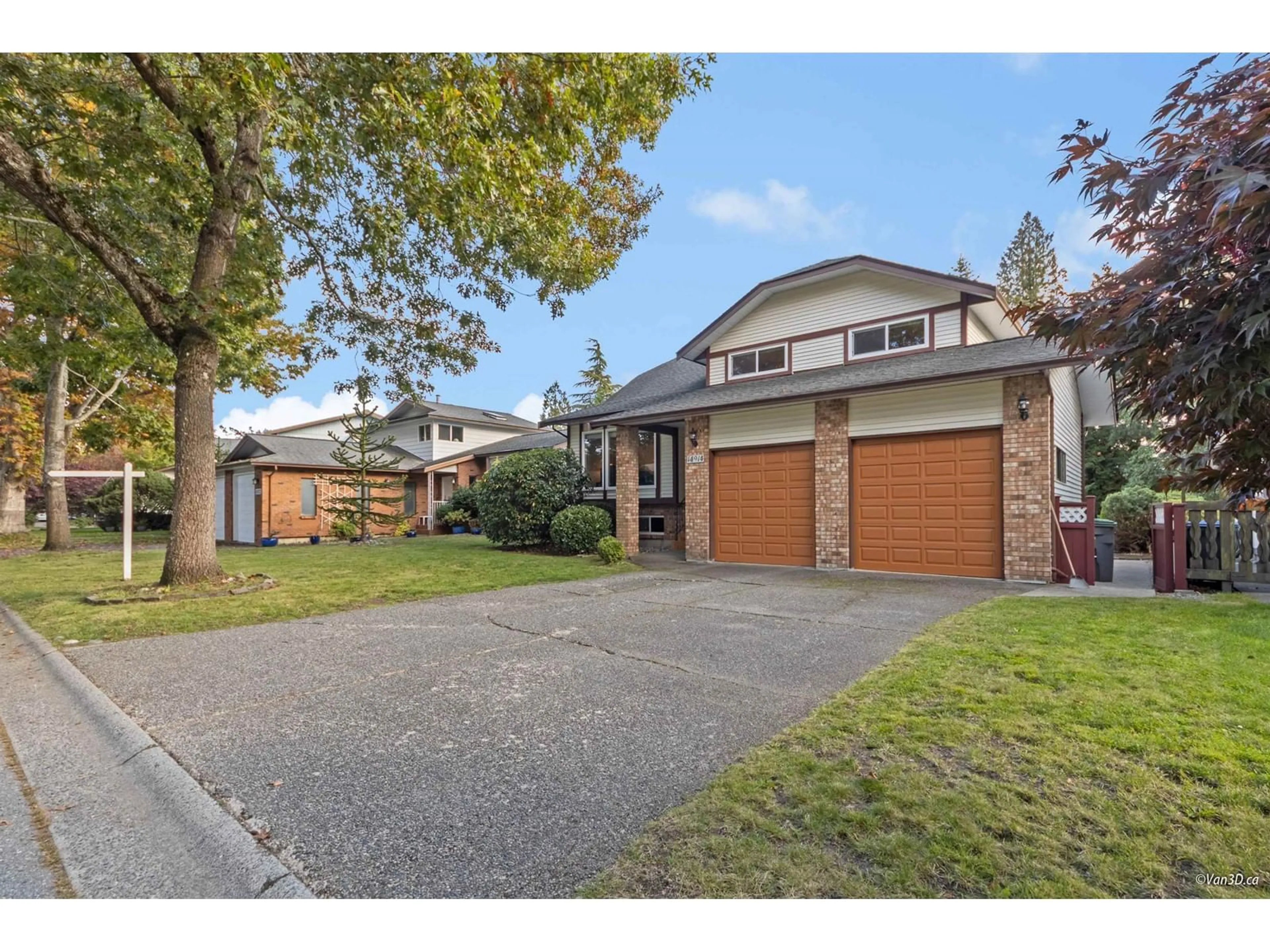 Frontside or backside of a home, the street view for 14914 SOUTHMERE PLACE, Surrey British Columbia V4A6P8