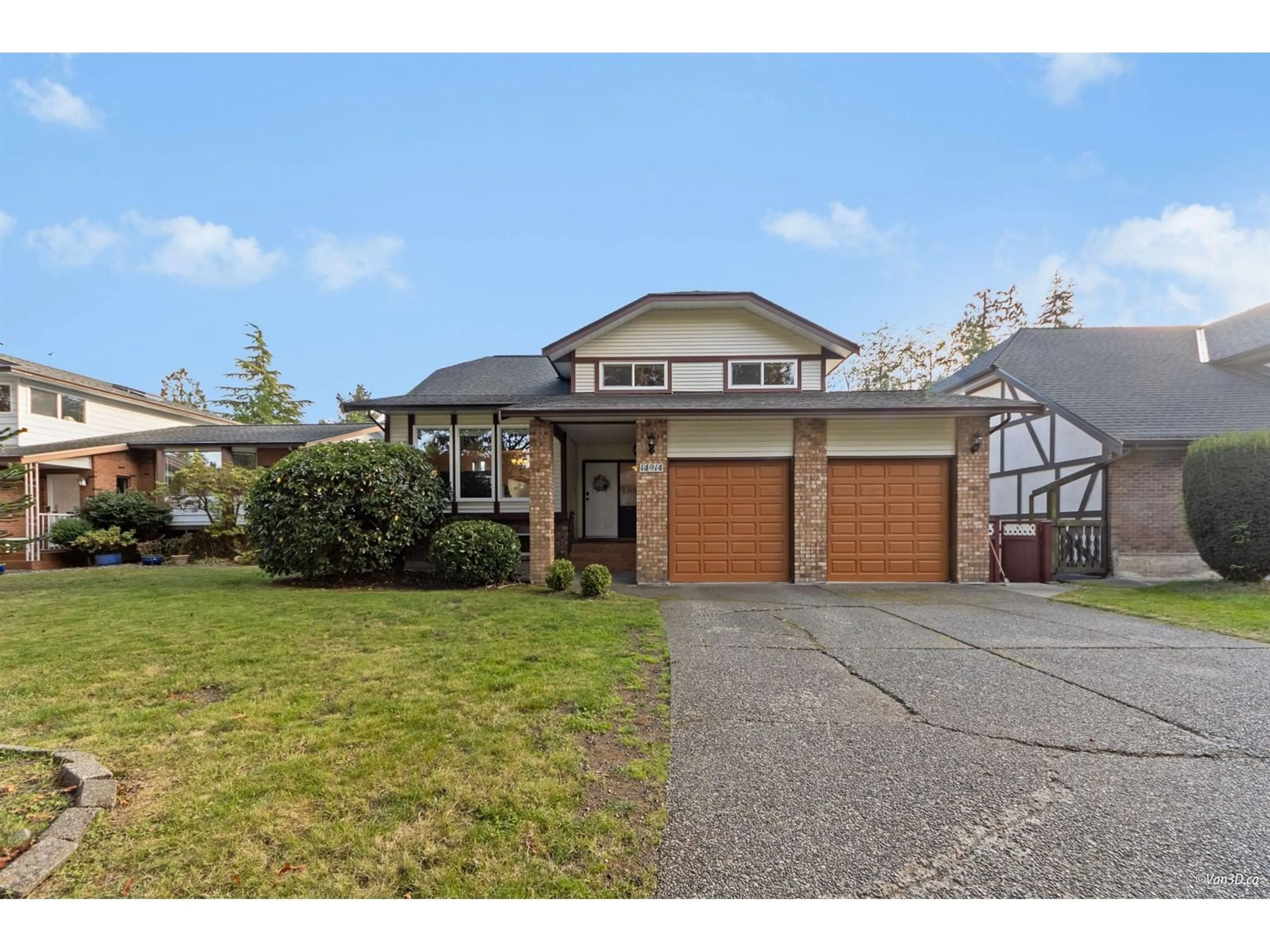 Frontside or backside of a home, the street view for 14914 SOUTHMERE PLACE, Surrey British Columbia V4A6P8