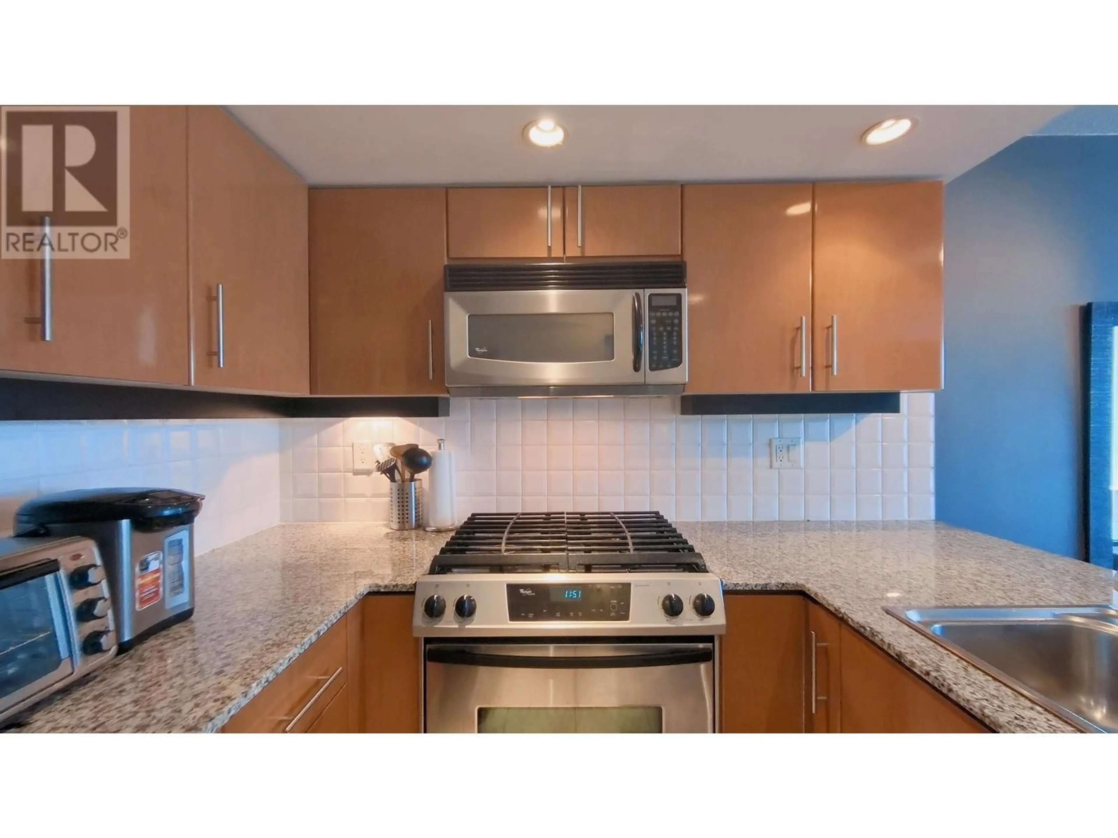 Standard kitchen for 805 188 E ESPLANADE, North Vancouver British Columbia V7L4Y1