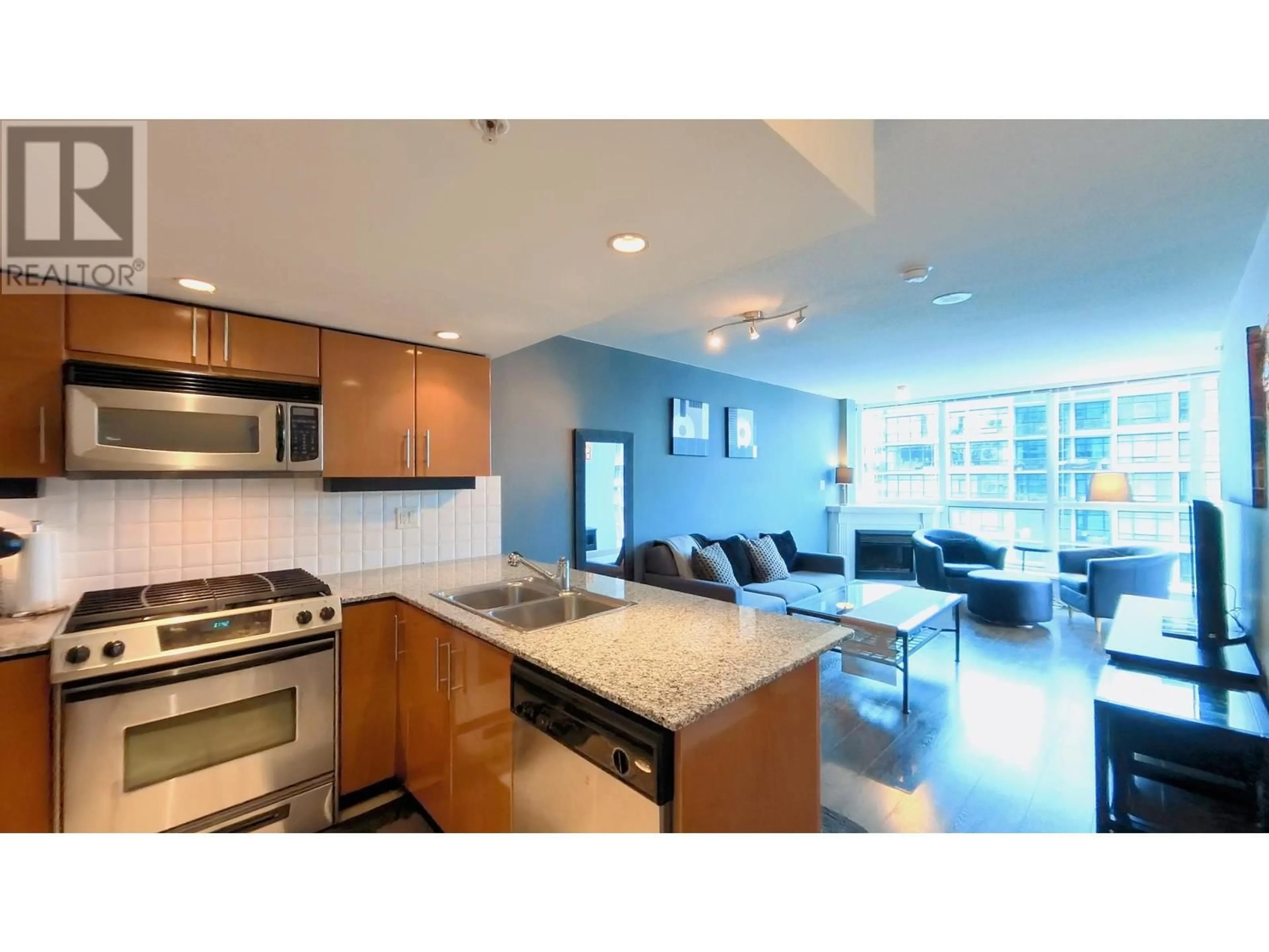 Open concept kitchen for 805 188 E ESPLANADE, North Vancouver British Columbia V7L4Y1