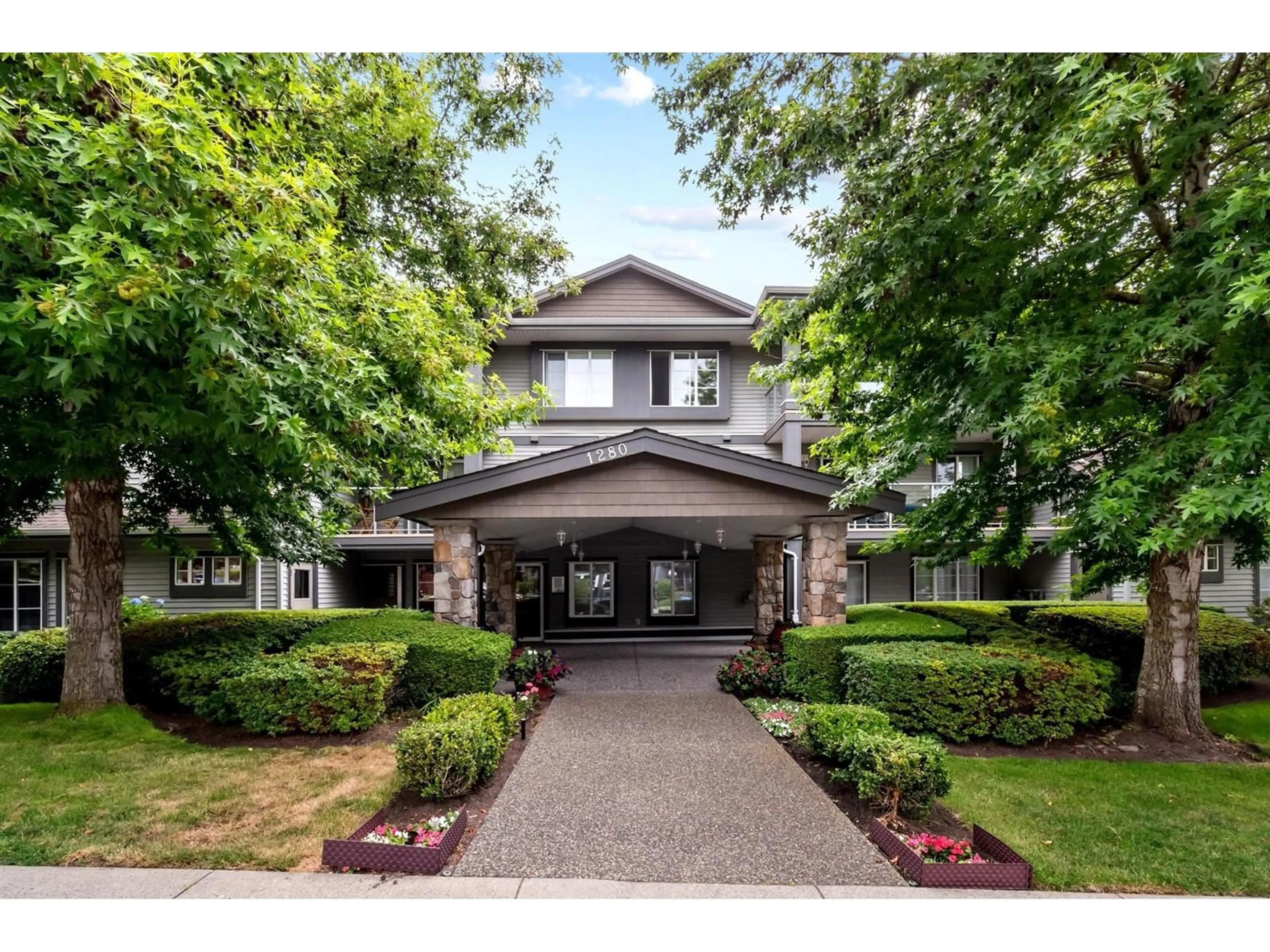 Indoor foyer for 207 - 1280 MERKLIN, White Rock British Columbia V4B4B9