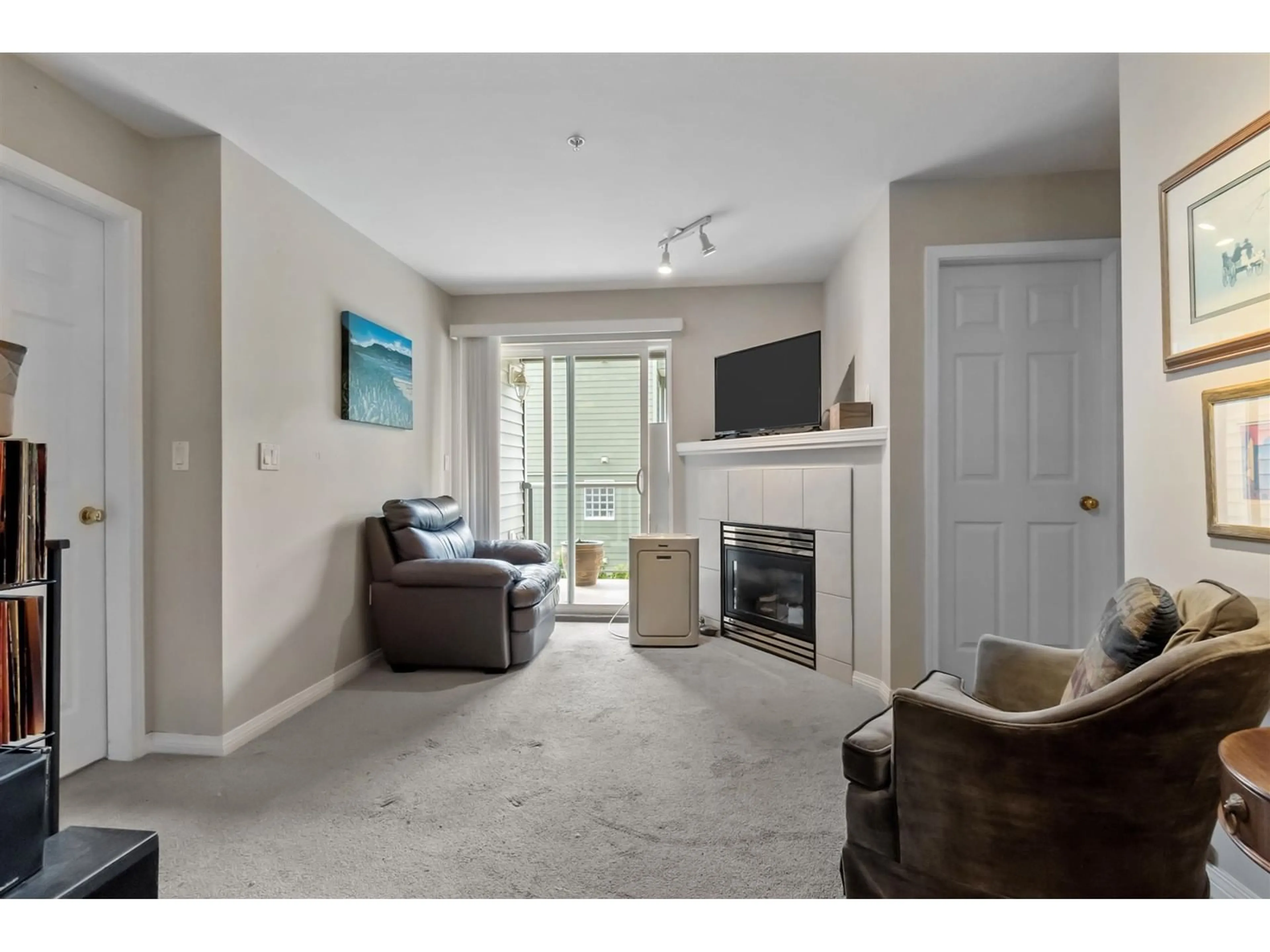 Living room with furniture, unknown for 207 - 1280 MERKLIN, White Rock British Columbia V4B4B9