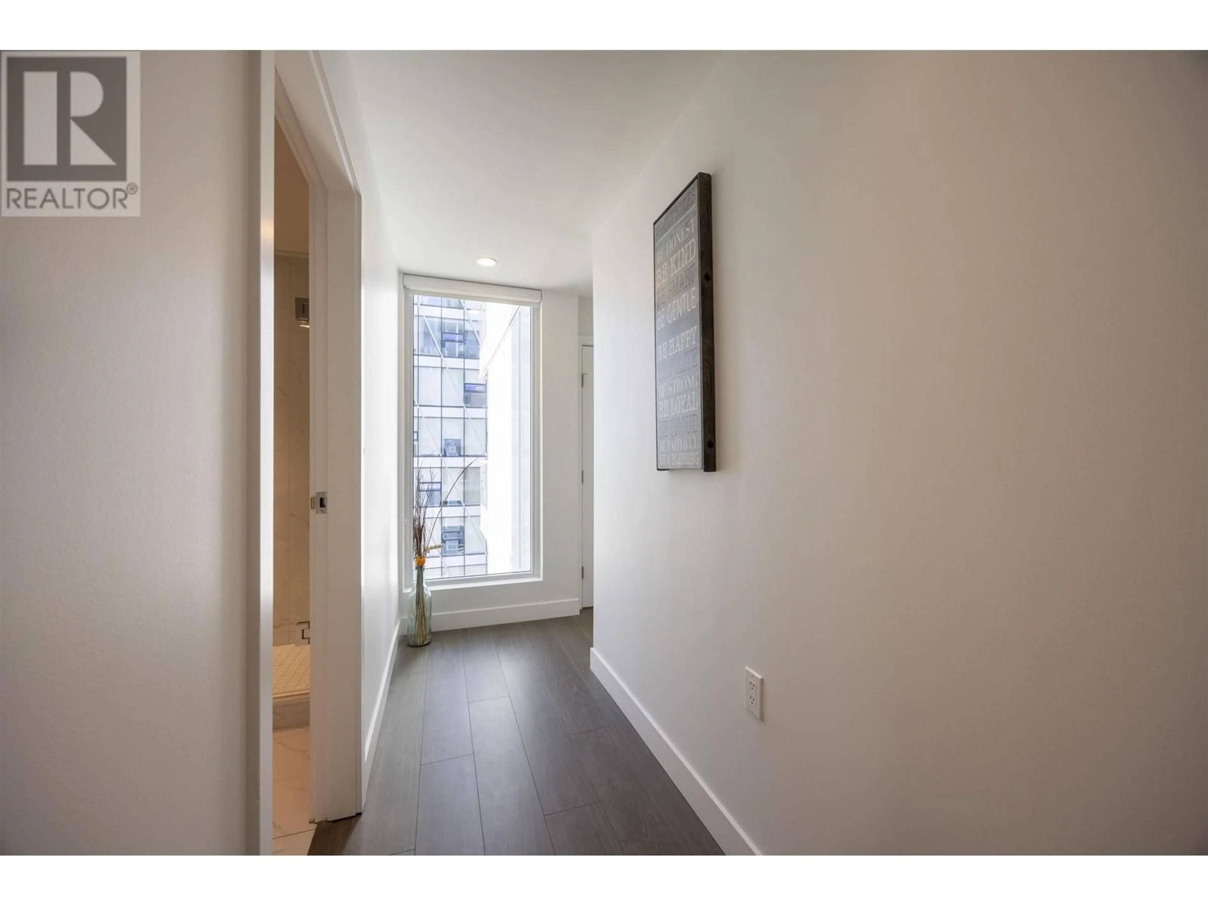 Indoor entryway, wood floors for 904 8133 COOK ROAD, Richmond British Columbia V6Y0L7