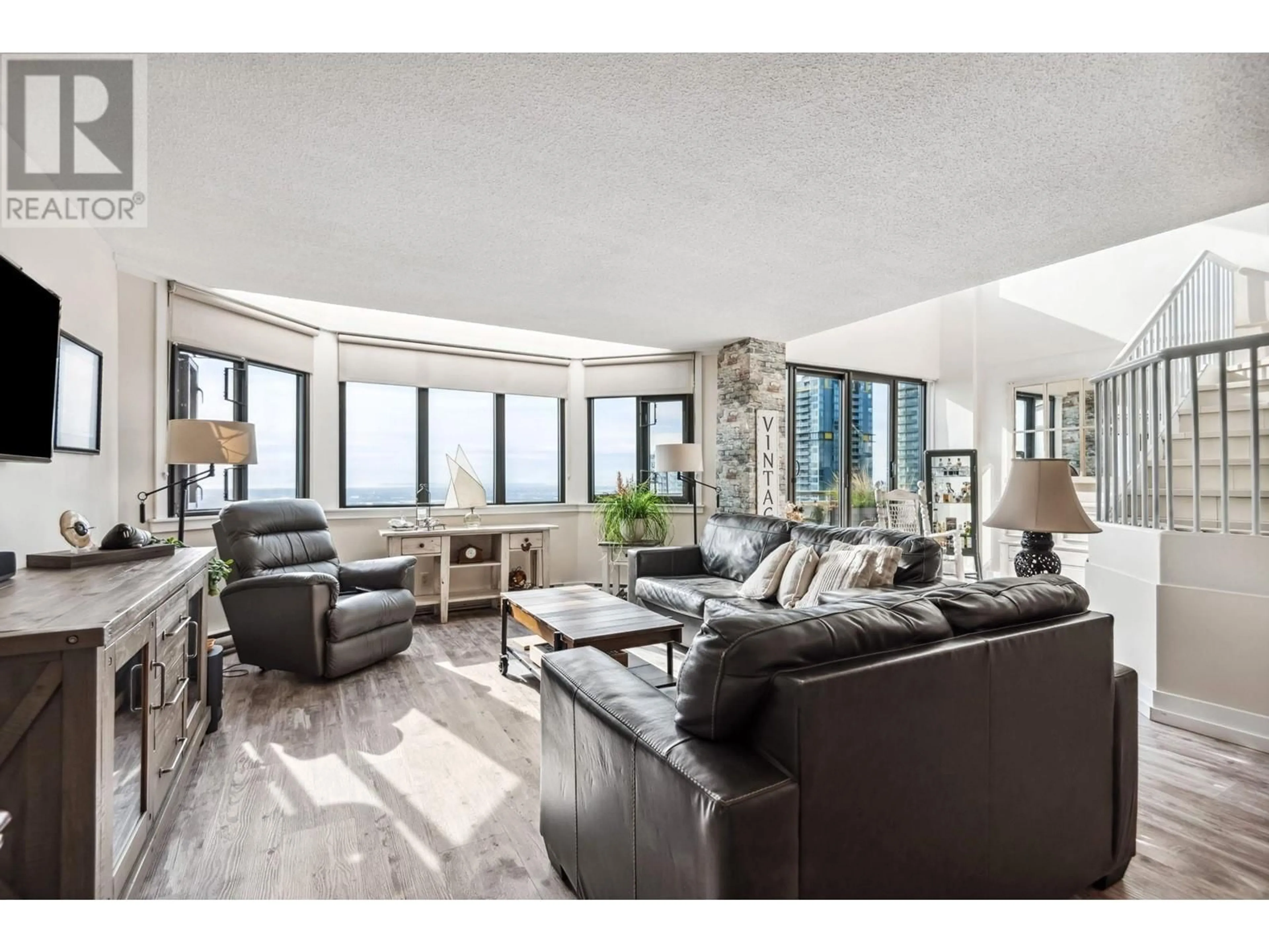 Living room, wood floors for 2604 6540 BURLINGTON AVENUE, Burnaby British Columbia V5H4G3