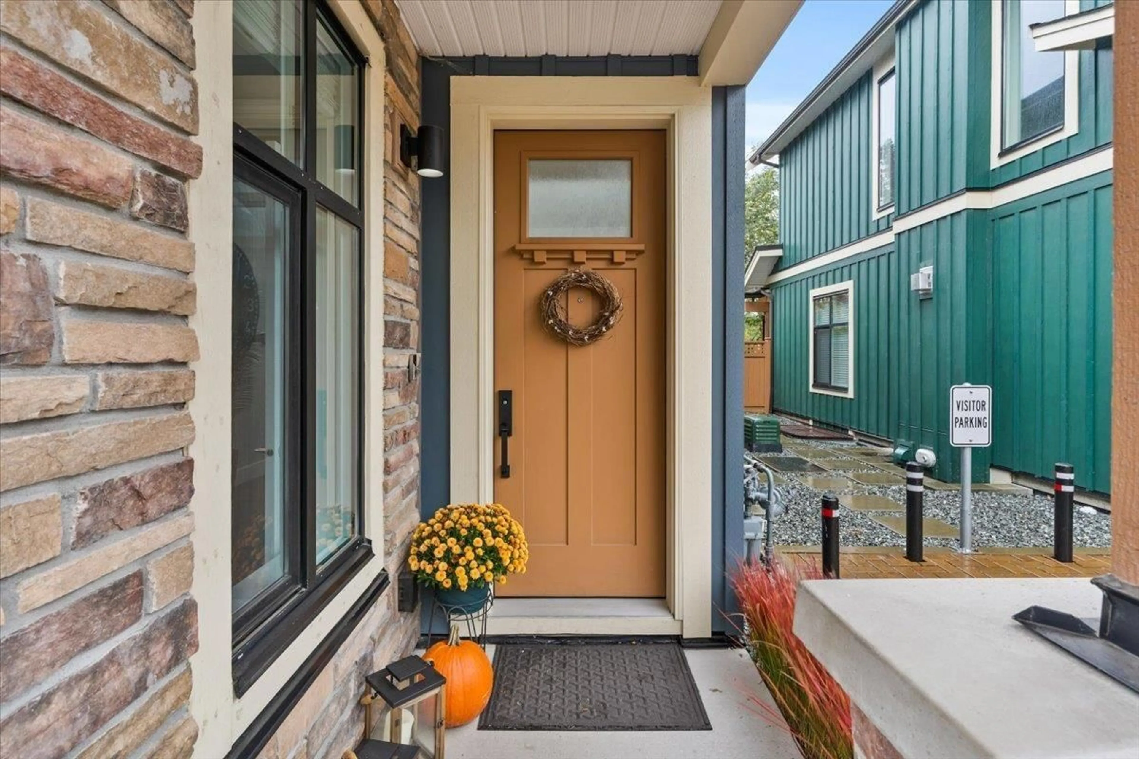 Indoor entryway, wood floors for 46 4750 228 STREET, Langley British Columbia V2Z0A9