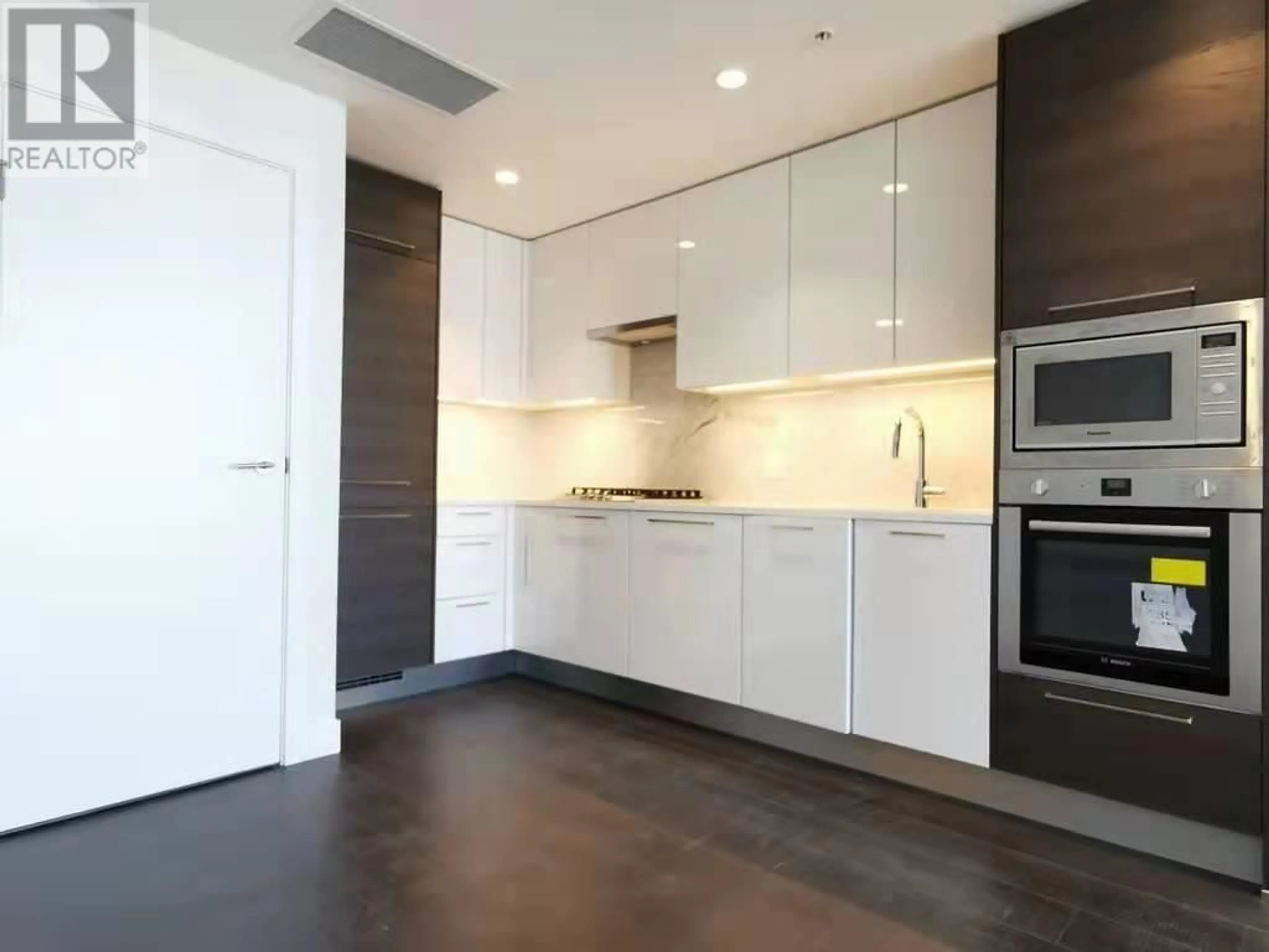 Standard kitchen, unknown for 3002 4458 BERESFORD STREET, Burnaby British Columbia V5H0J1