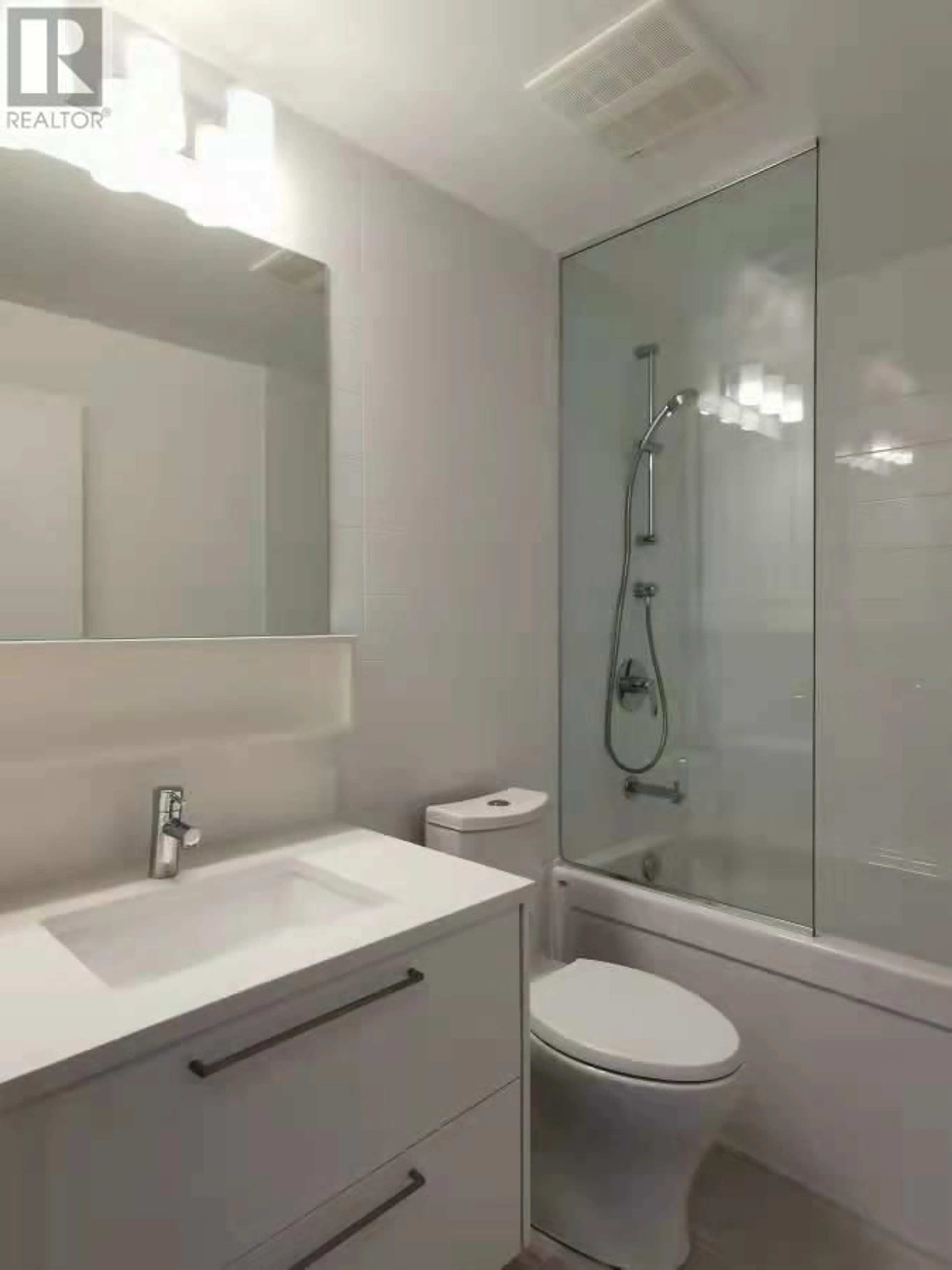 Standard bathroom, ceramic/tile floor for 3002 4458 BERESFORD STREET, Burnaby British Columbia V5H0J1