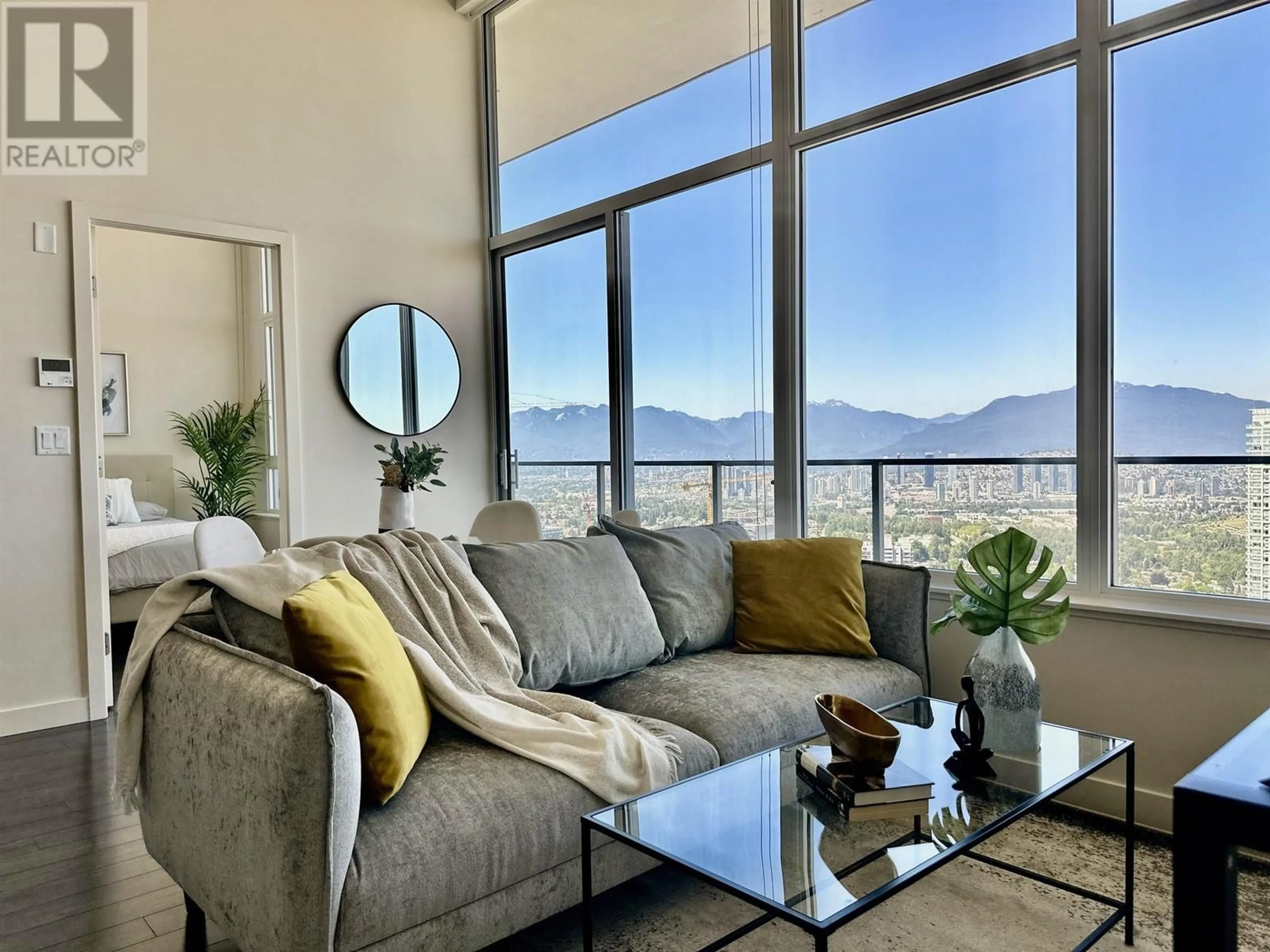 Living room, carpet floors for 4105 6383 MCKAY AVENUE, Burnaby British Columbia V5H0H8