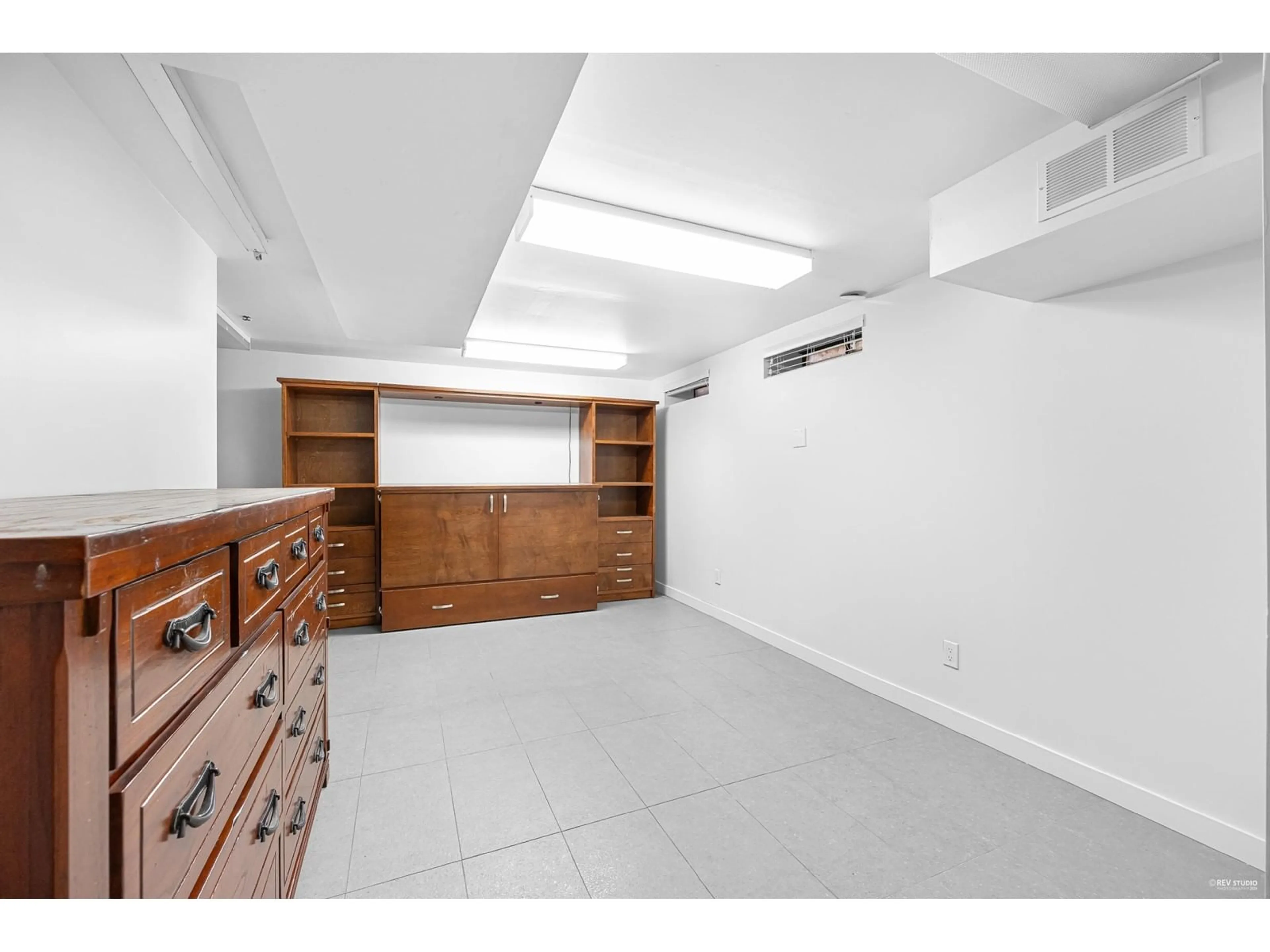 Storage room or clothes room or walk-in closet for 939 HABGOOD, White Rock British Columbia V4B4W5