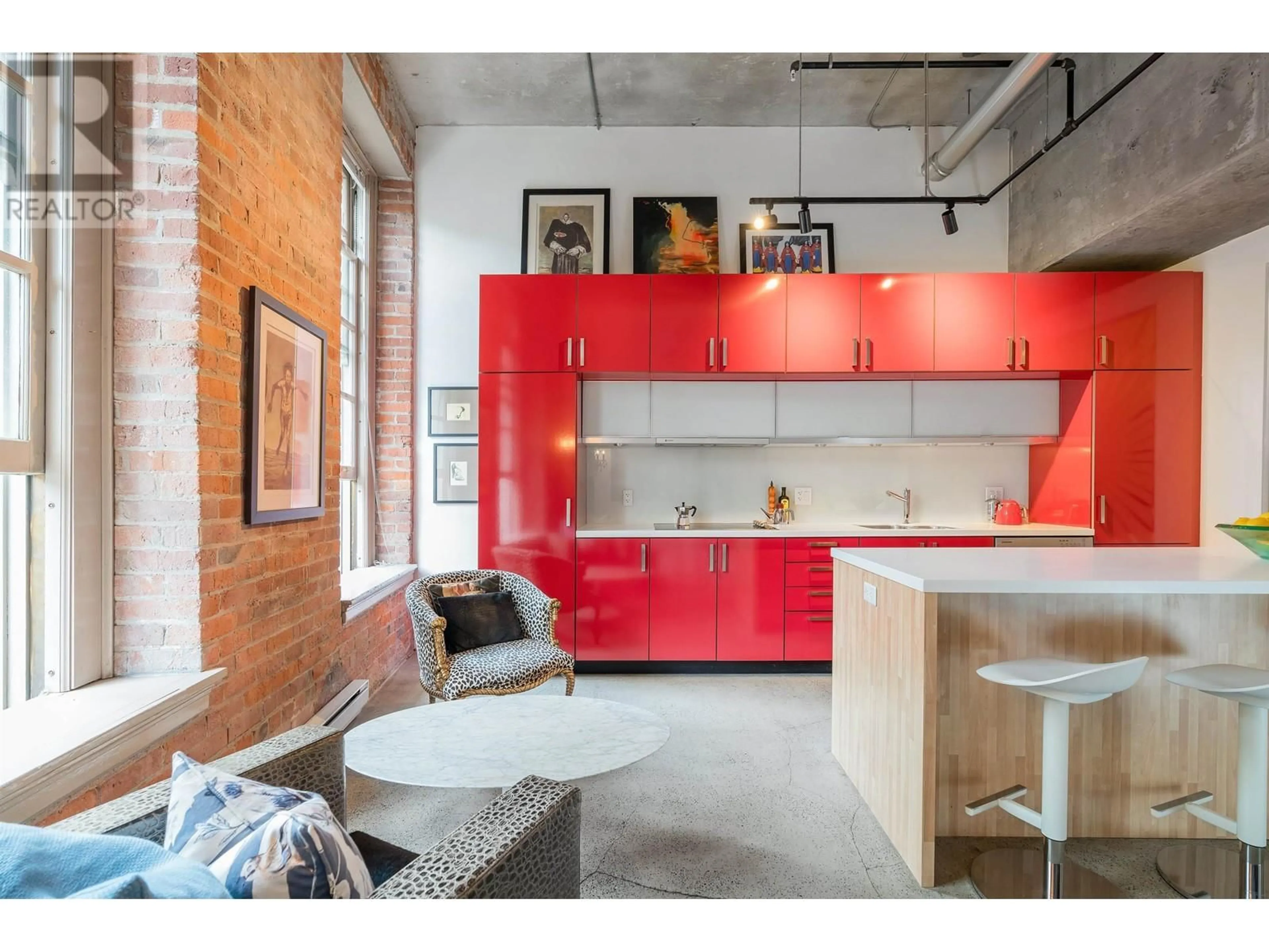 Contemporary kitchen, cement floor for 104 546 BEATTY STREET, Vancouver British Columbia V6B2L3