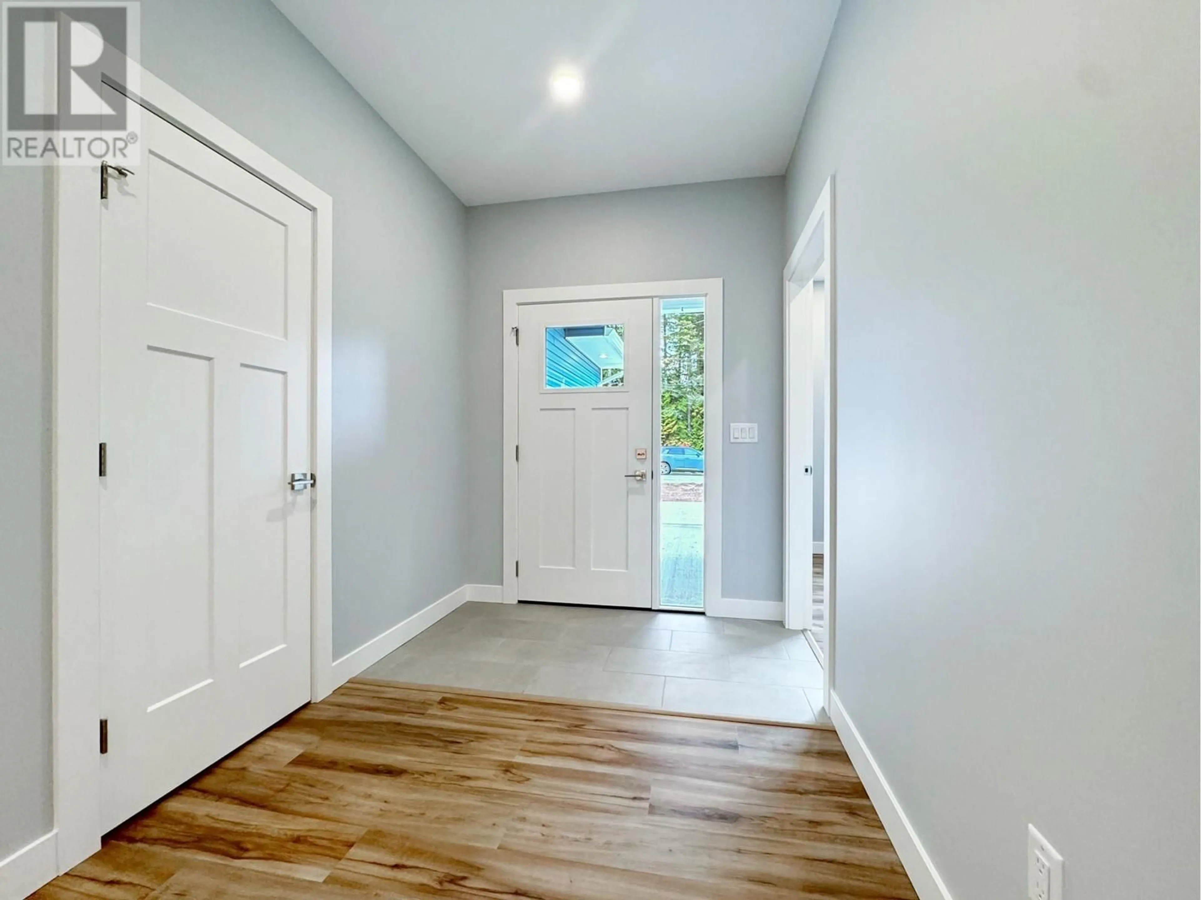 Indoor entryway, wood floors for 4121 MUNROE STREET, Terrace British Columbia V8G3C6