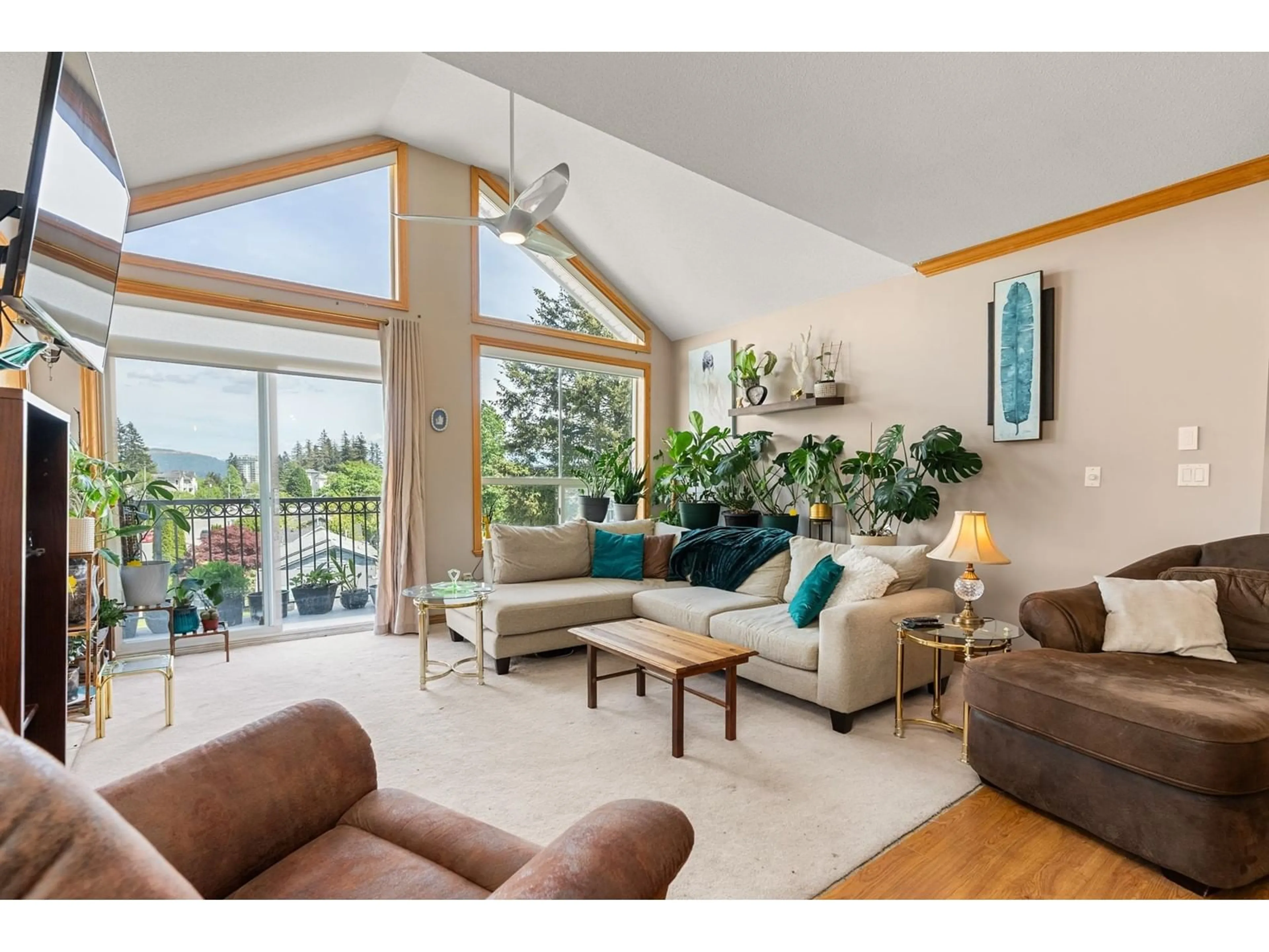 Living room, wood floors for 401 2772 CLEARBROOK ROAD, Abbotsford British Columbia V2T6N6