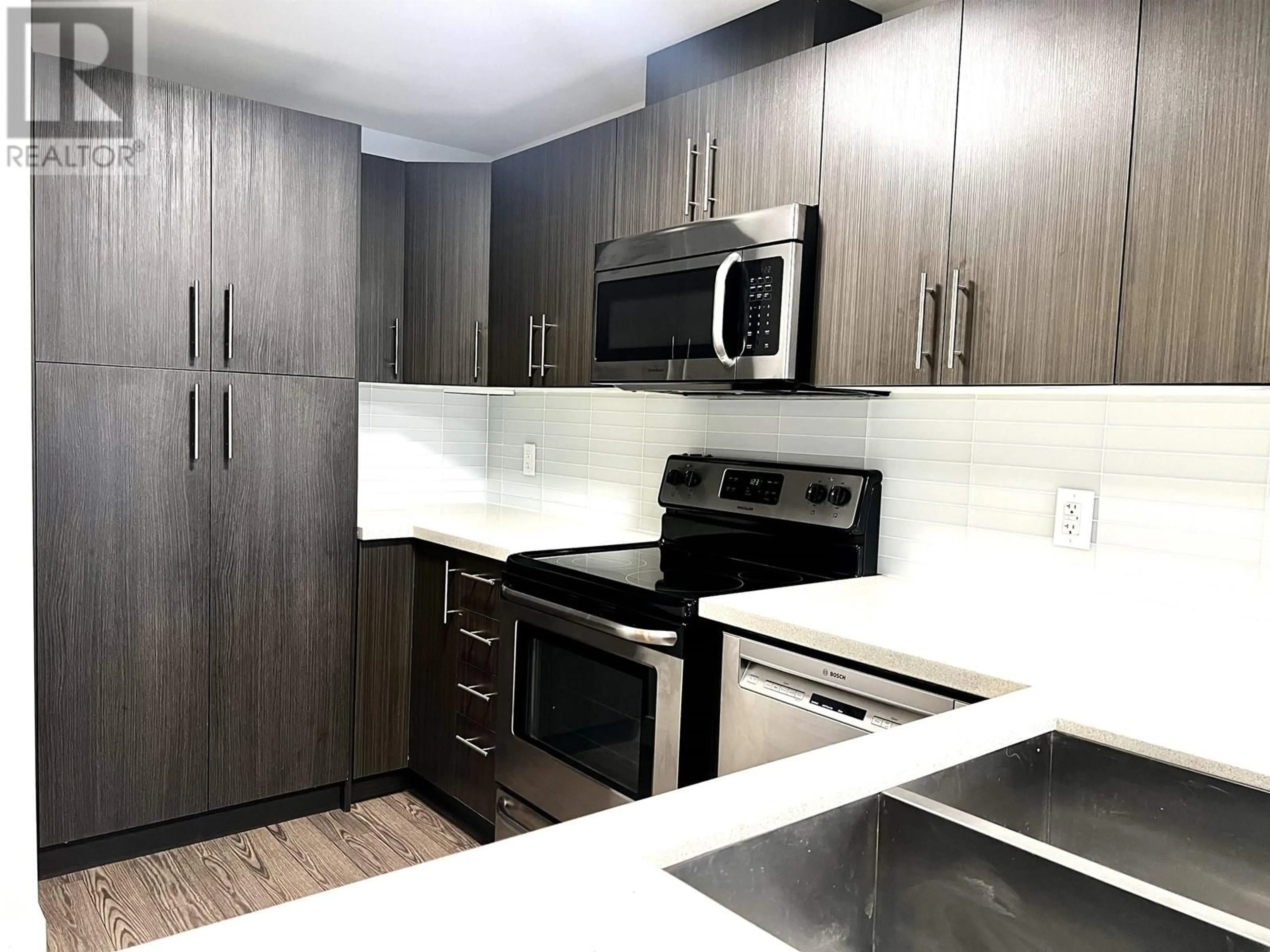 Standard kitchen, wood/laminate floor for 304 - 12070 227 STREET, Maple Ridge British Columbia V6R2T3
