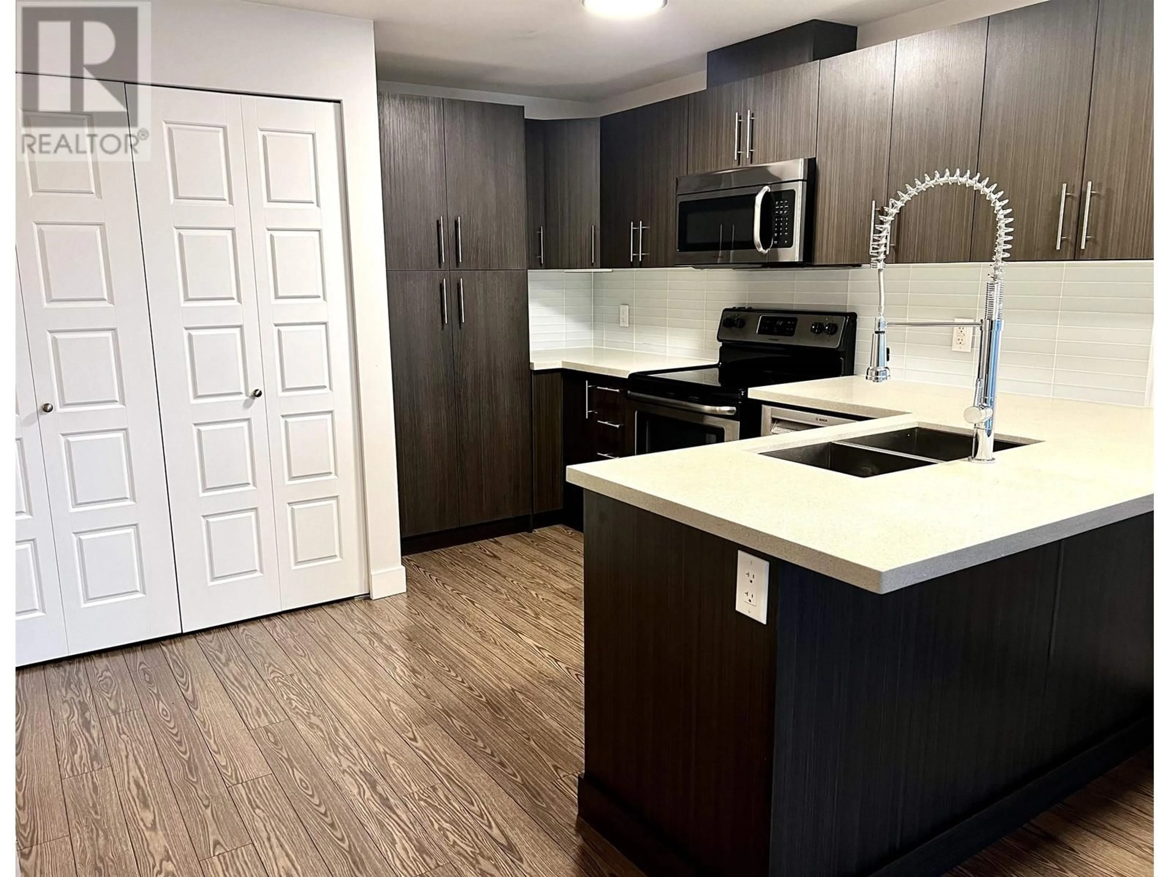 Standard kitchen, wood/laminate floor for 304 - 12070 227 STREET, Maple Ridge British Columbia V6R2T3