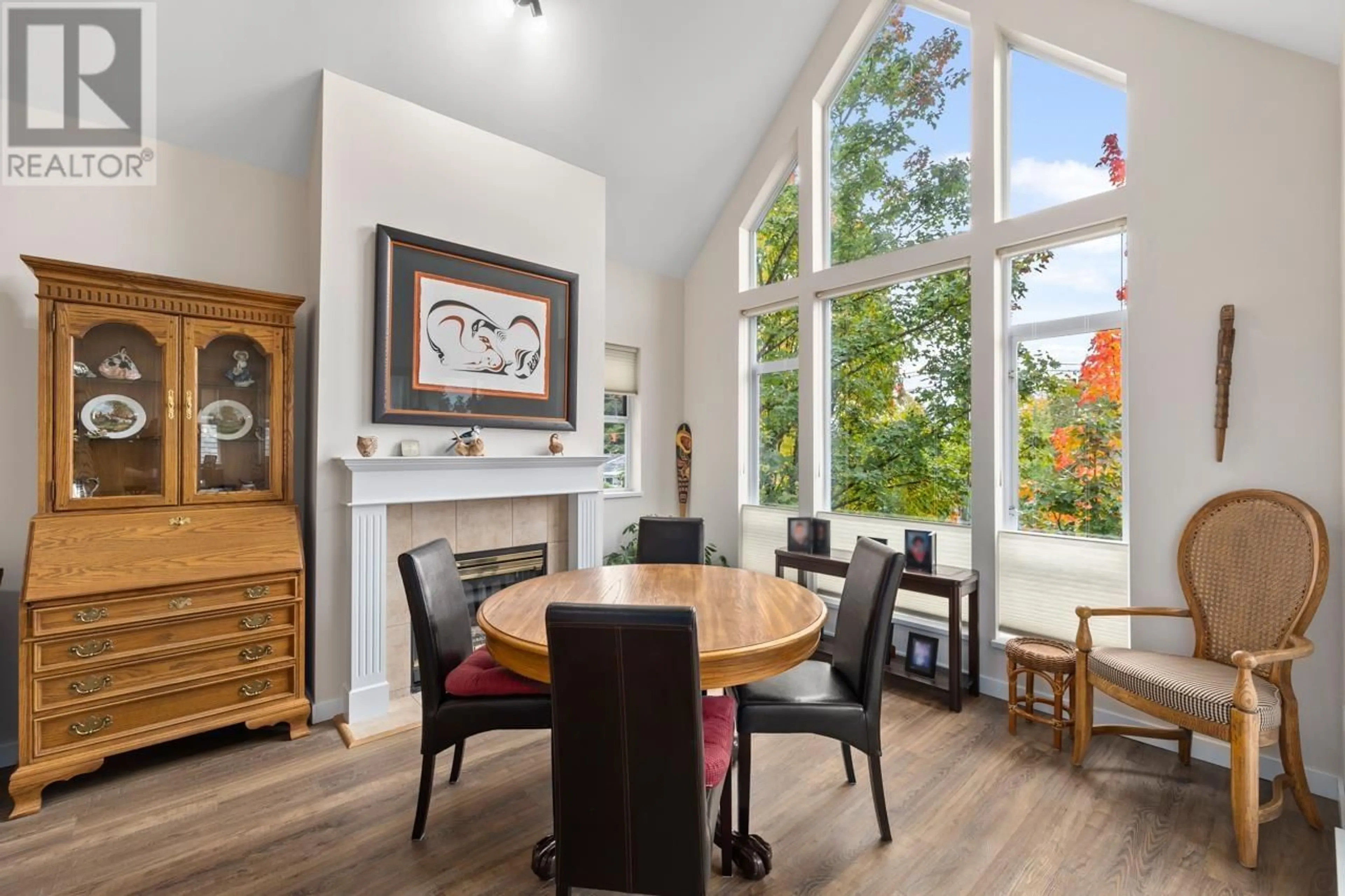 Dining room, wood floors, cottage for 403 678 W QUEENS ROAD, North Vancouver British Columbia V7N2L3